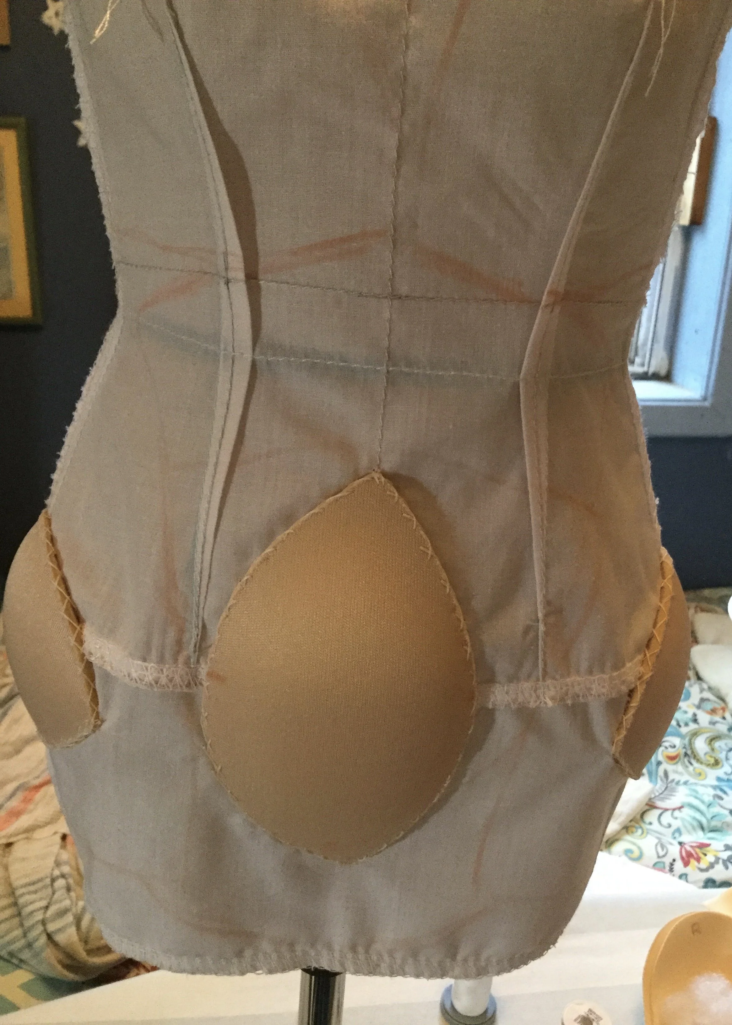 The first pieces are on!