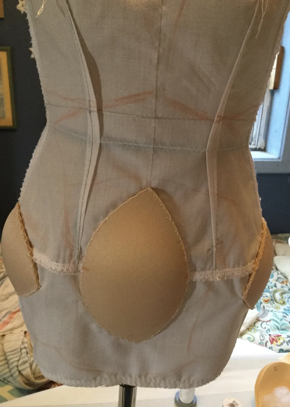 The first pieces are on!