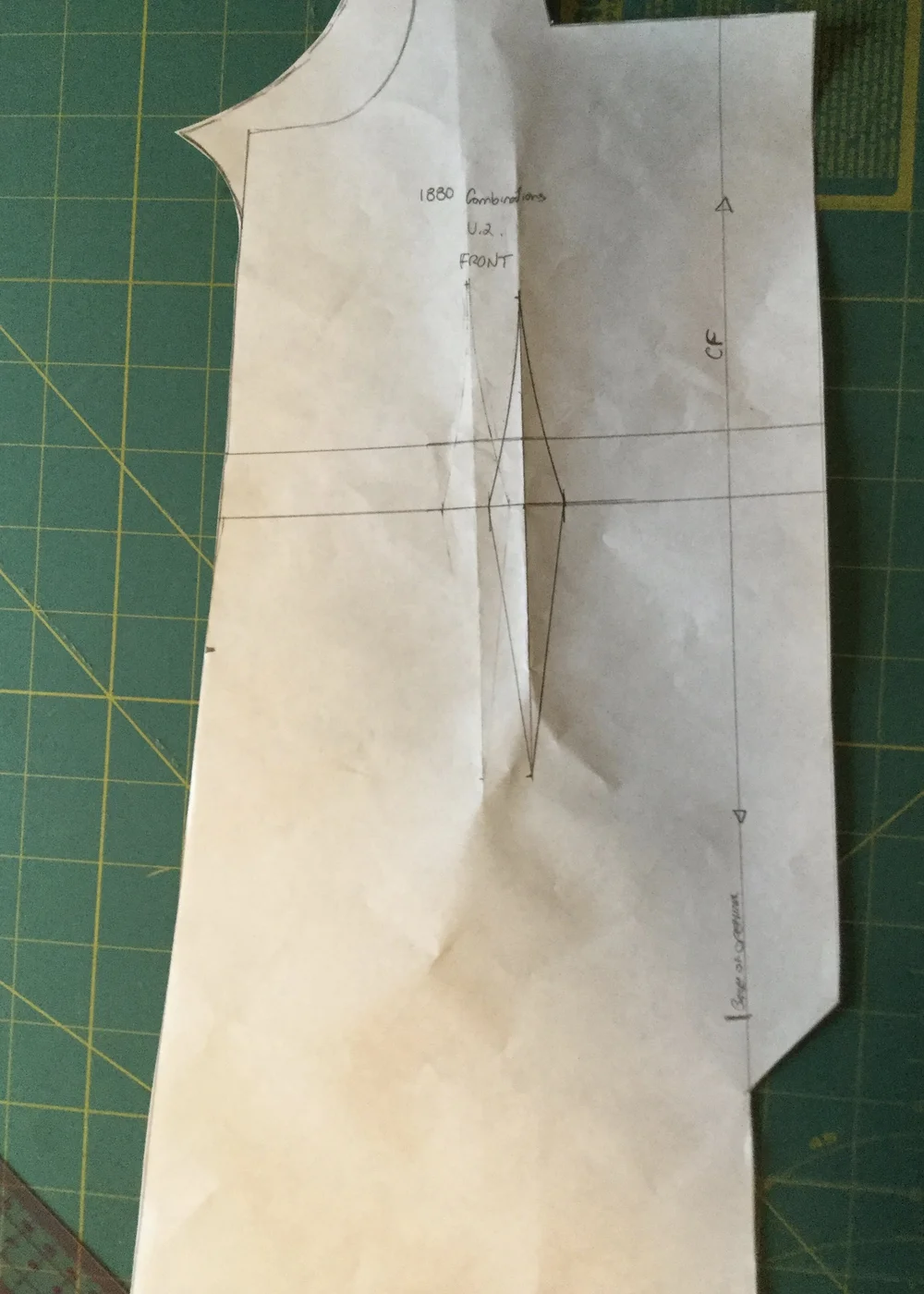 Drawing the front dart.