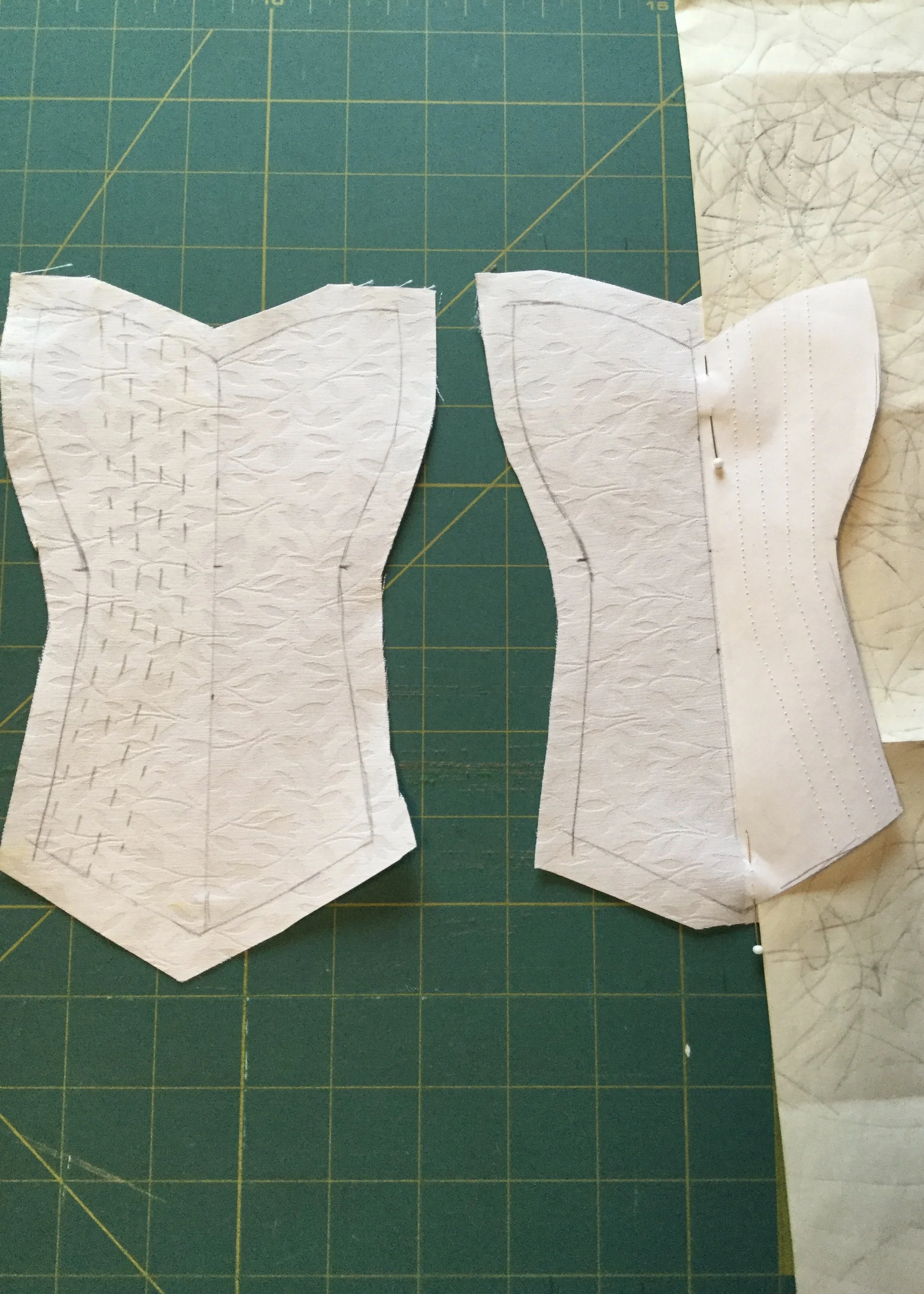 Tracing bone placement onto the coutil.