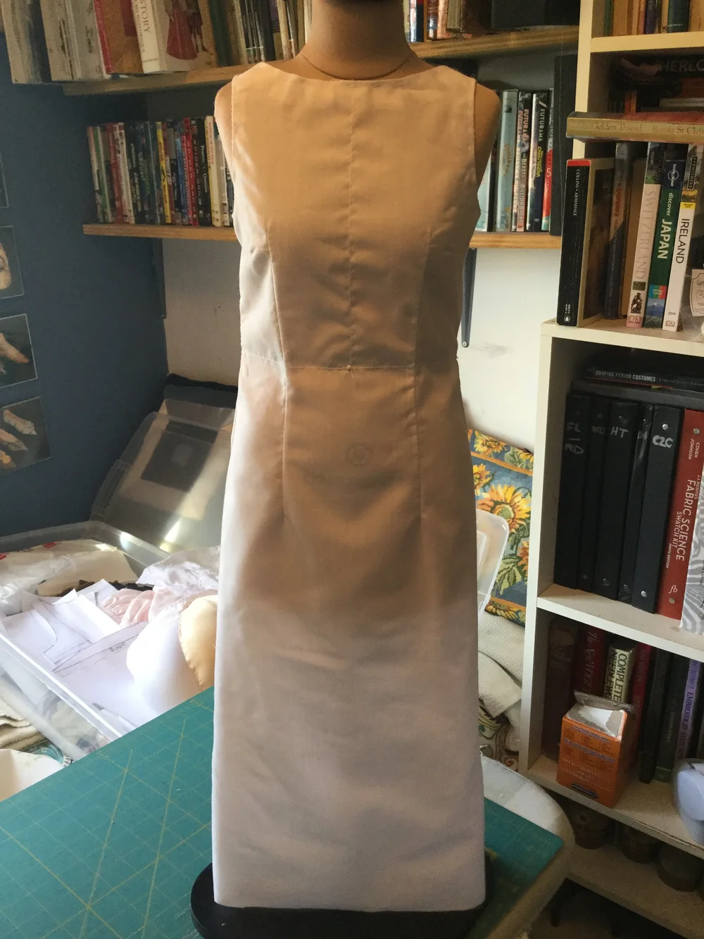 First mock up front, a bit loose but I nailed the neckline!