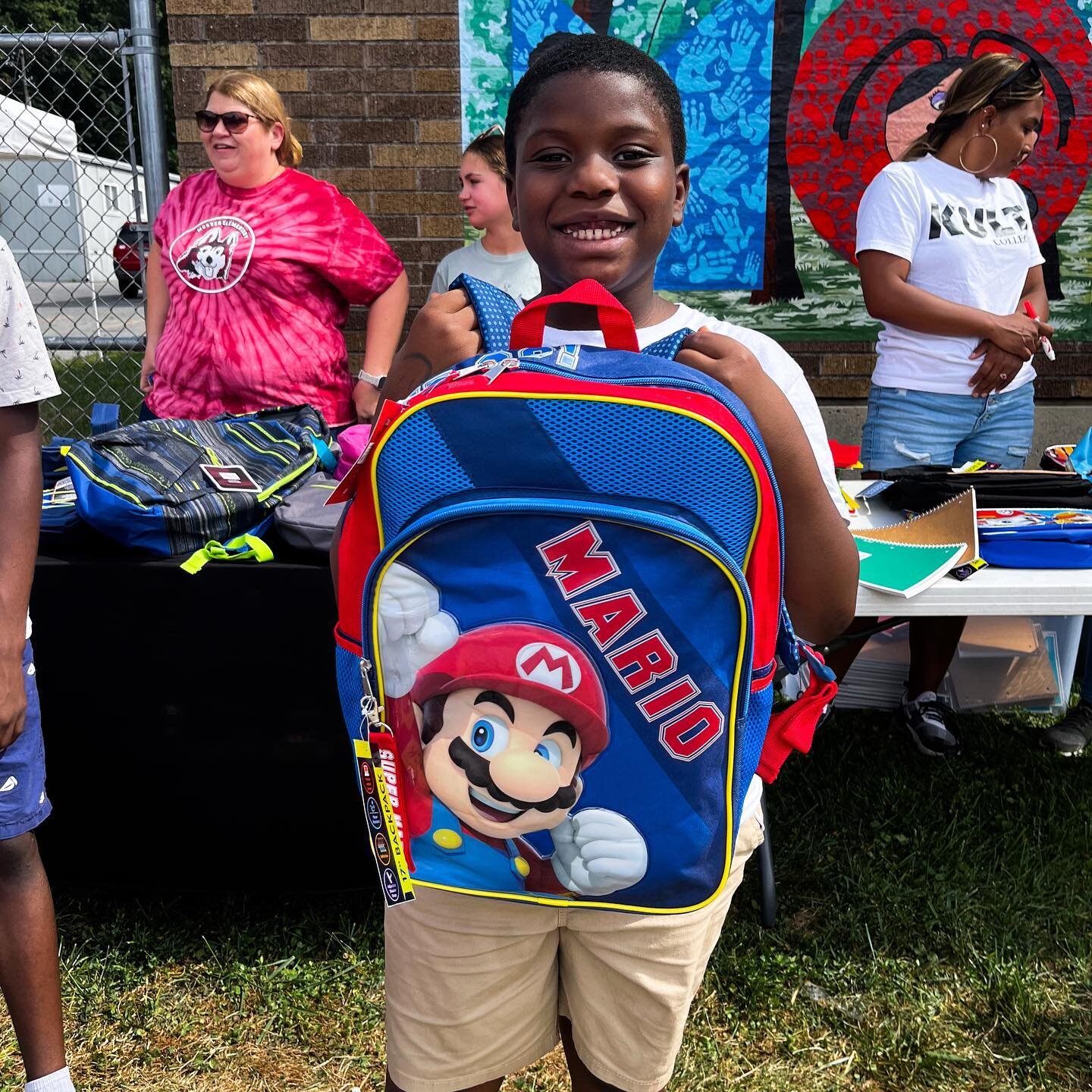 Off to school they go! 📚✏️🚌

Our Back 2 School bash was a huge success! Super heartfelt thank you to all of our partners and volunteers. We wouldn&rsquo;t have been able to do you all!💙
&bull;
&bull;
&bull;
&ldquo;Bringing hope to impossible situa