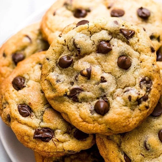 BAKERY-STYLE-CHOCOLATE-CHIP-COOKIES-9-637x637-1.jpg