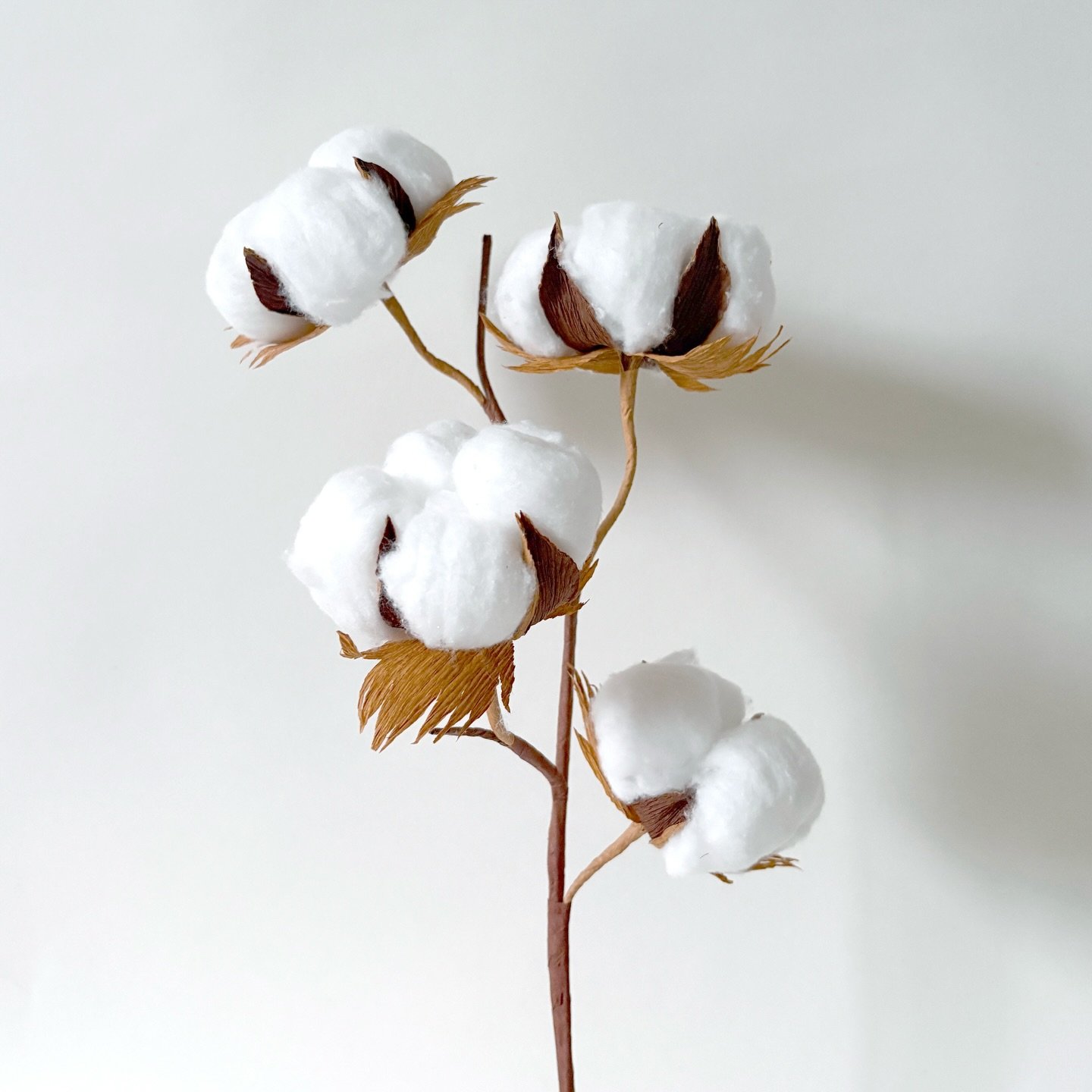 Thank you for your wait ! We have finally arrived the end of the year and the last tutorial. It had been very busy leading up to Christmas. And today I would love to share my Cotton Branch to go with this winter season !😊
.
If you are interested, ou