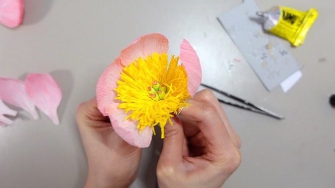 I hope you like our Coral Charm Peony. If you like it, you can watch our tutorial on our YouTube channel @campbellworkshop 😊
.
Don&rsquo;t forget all the templates &amp; kits are available on our website !
.
Our extended and detailed tutorial is als