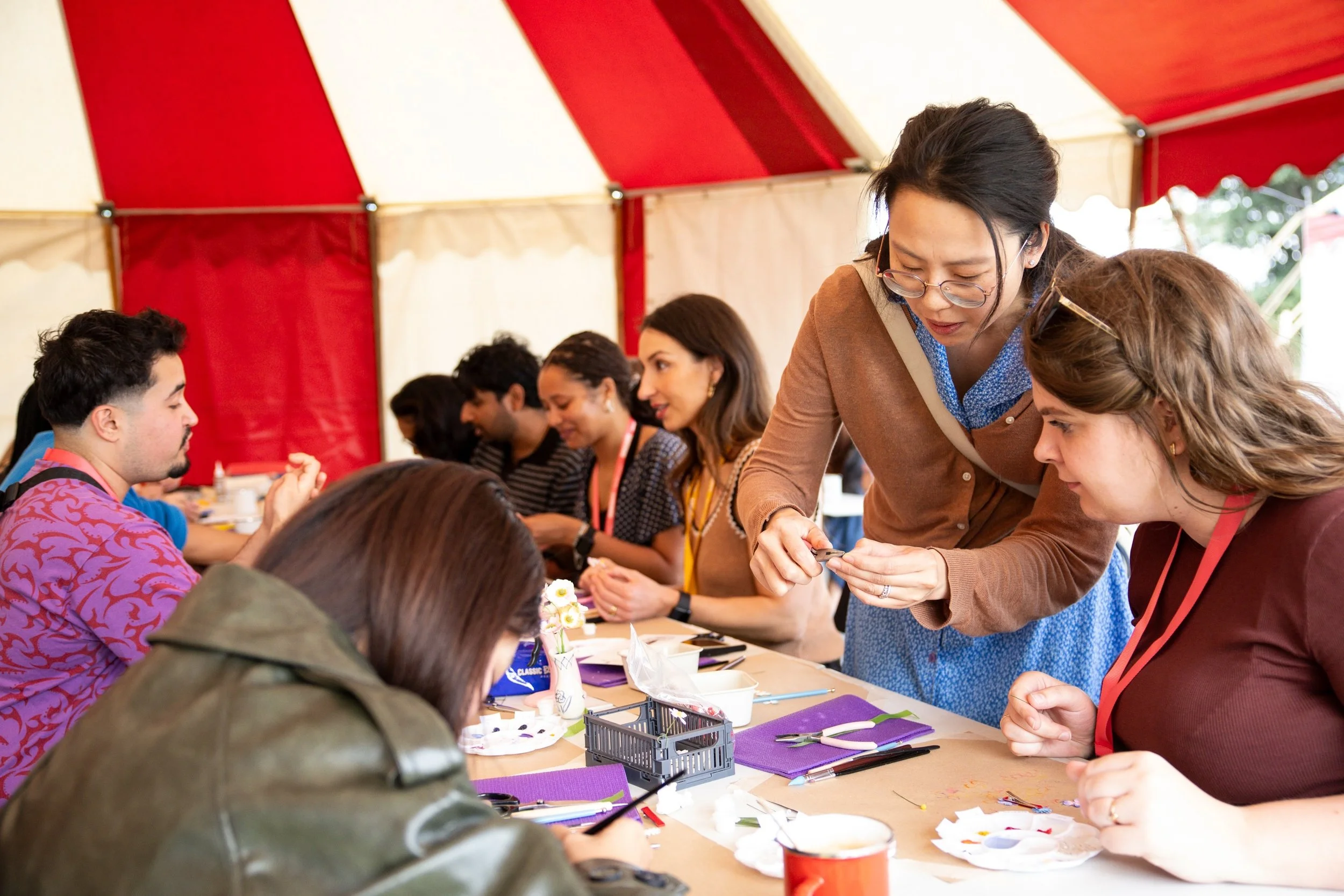 Thank you for having me to host a workshop in a company event ❤️ I met so many lovely people ! And another crafter @imadethatevents with Lino workshop.  It was busy but very fun day ! 

Thanks for the great pic @iantuttlephoto