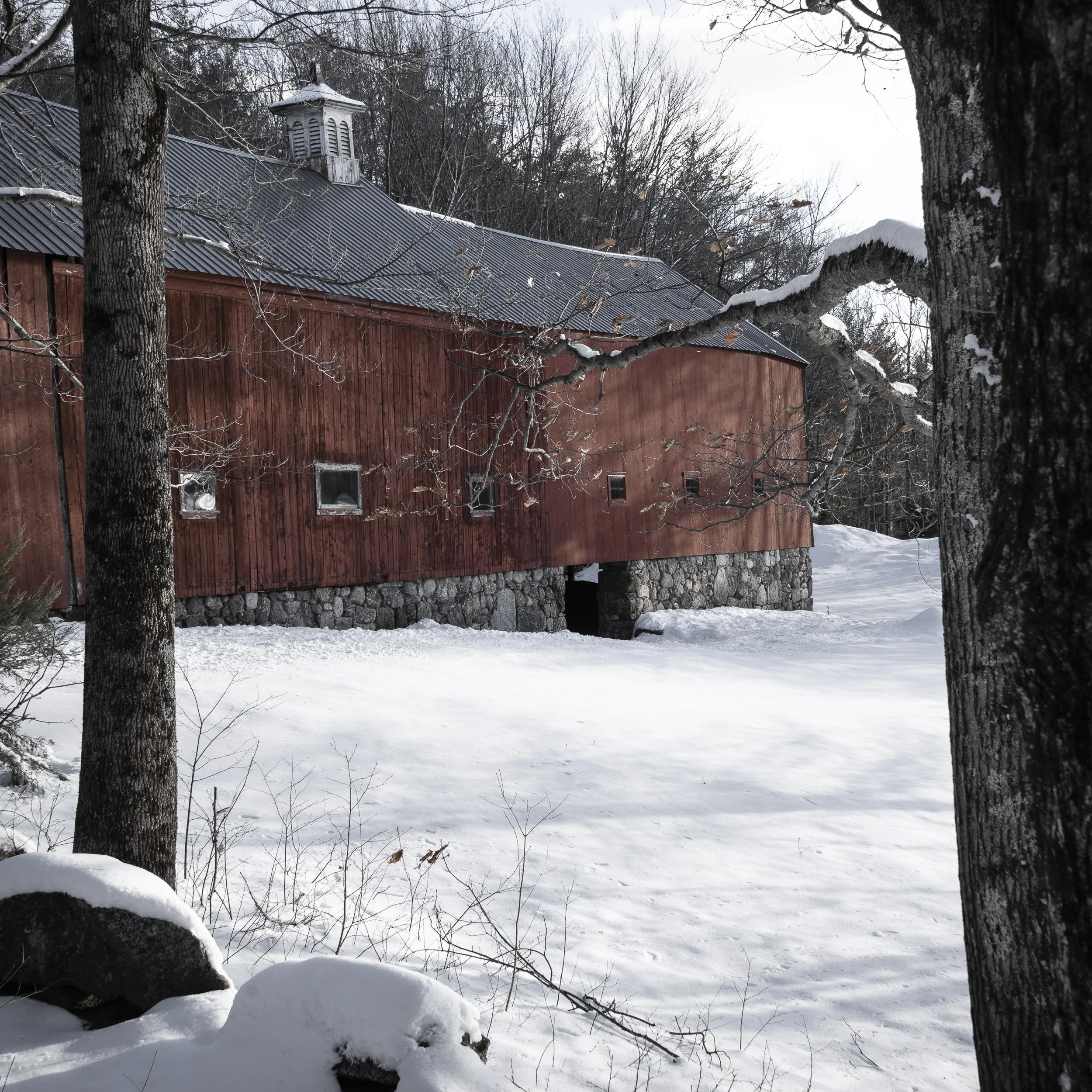 red barn-6104111.jpg
