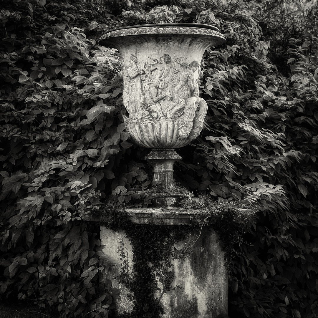 ~
.
.
The Dionysus urn at Sezincote.
.
.
#gardens #england