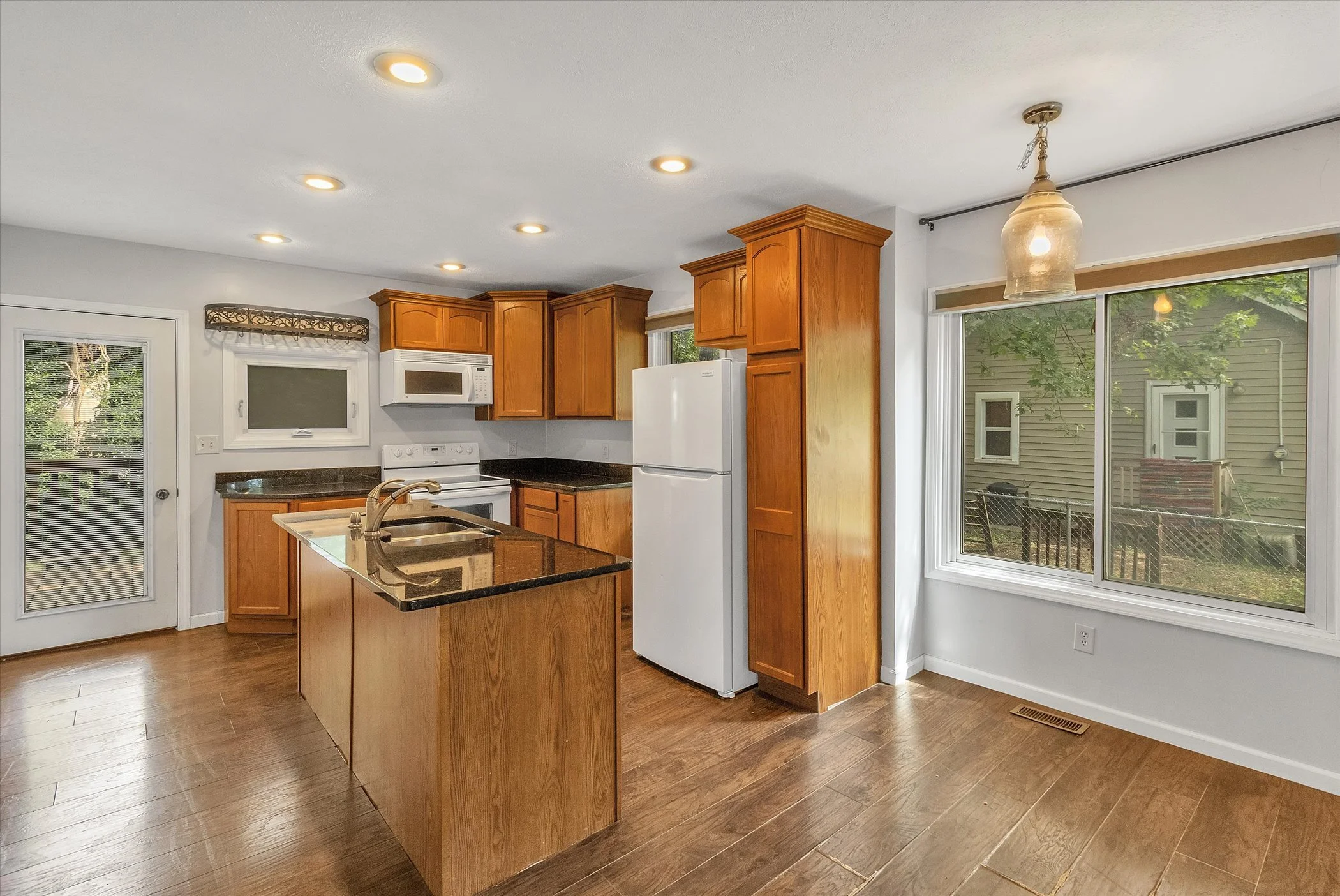 11-2018-Jefferson-Ave-WindowStill-Real-Estate-Photography-11.jpg