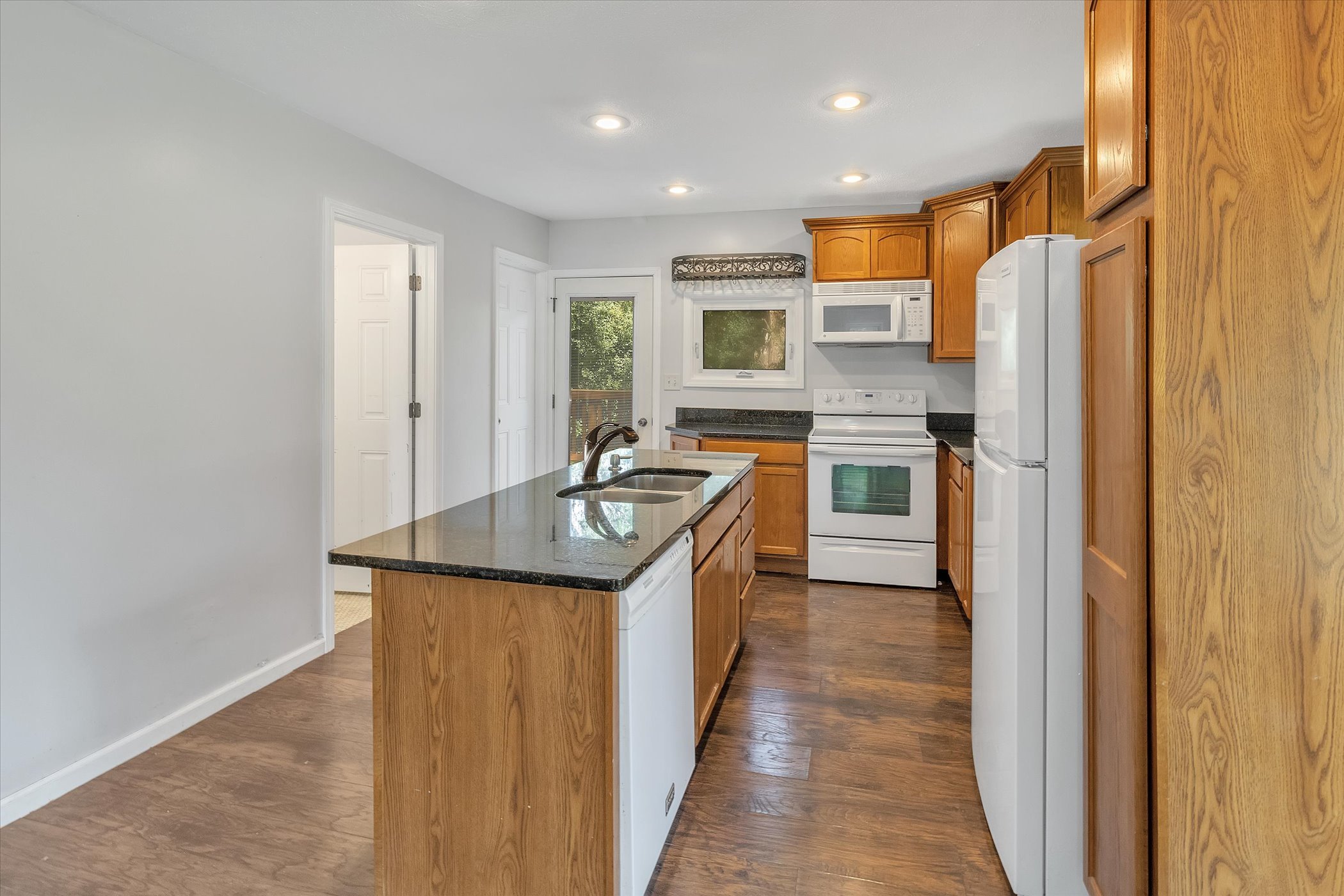 13-2018-Jefferson-Ave-WindowStill-Real-Estate-Photography-13.jpg