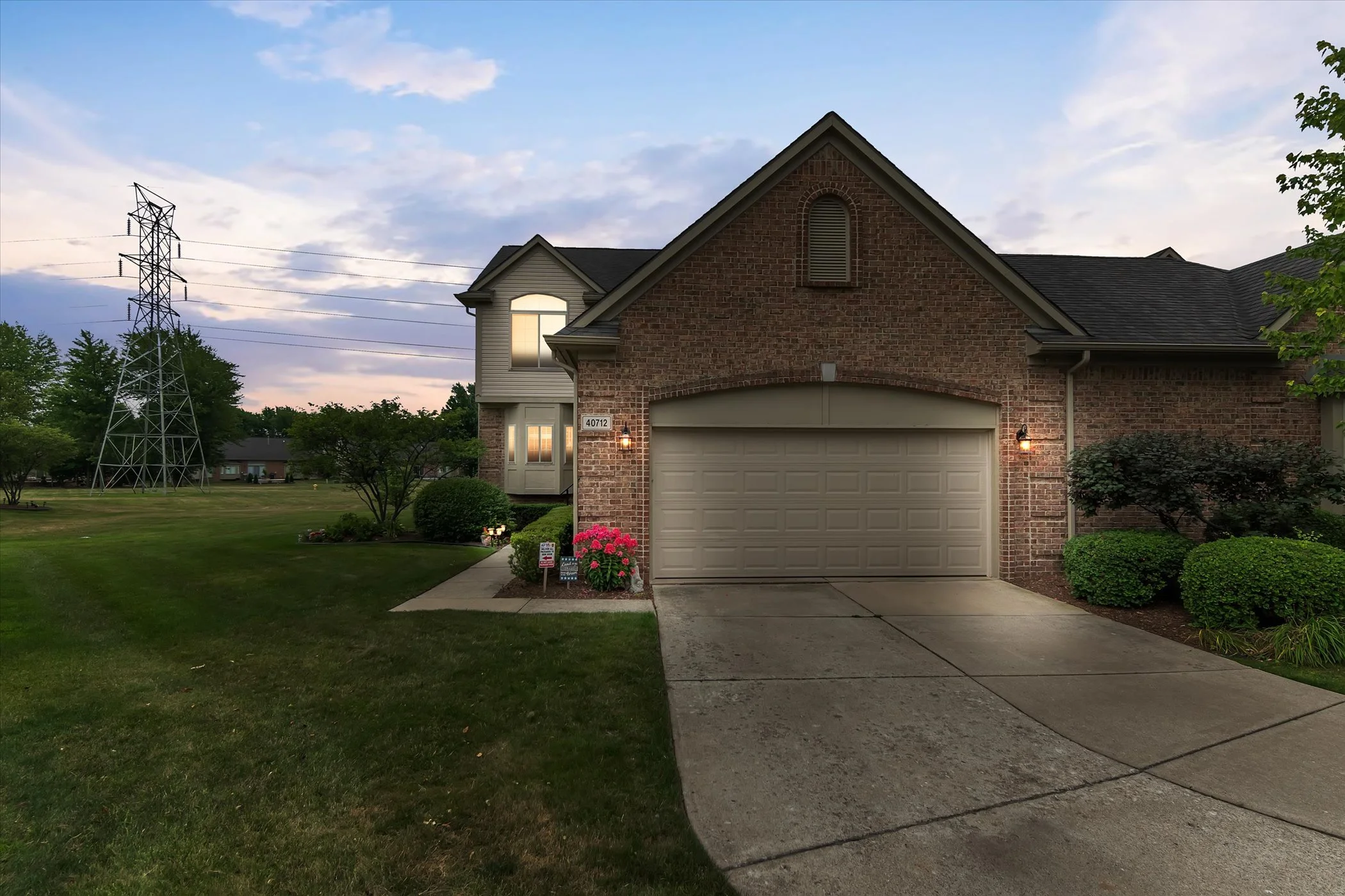 47-40712-Suffield-Dr-Lang-Estates-Real-Estate-Experts-48 (2).jpg