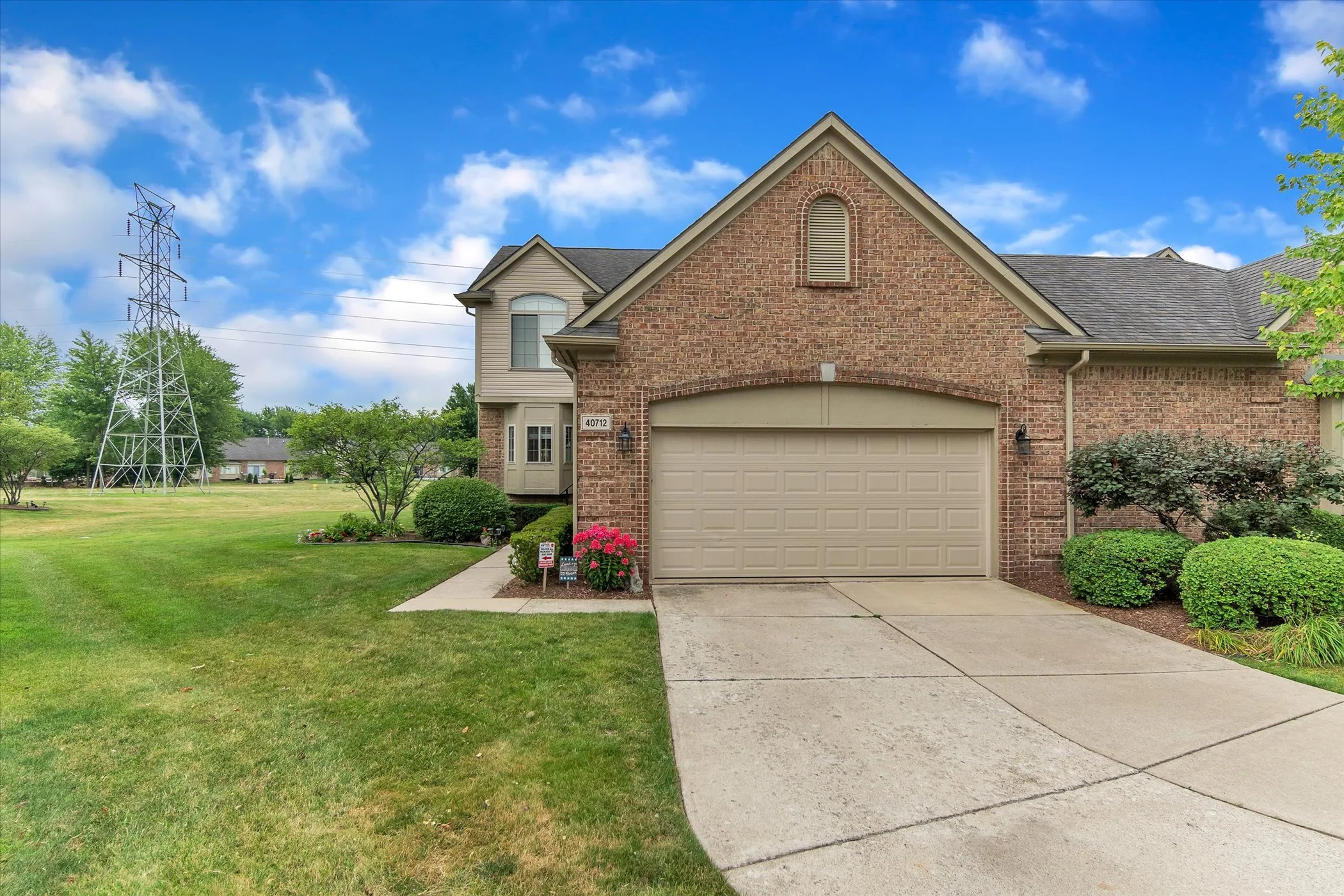 47-40712-Suffield-Dr-Lang-Estates-Real-Estate-Experts-48 (4).jpg