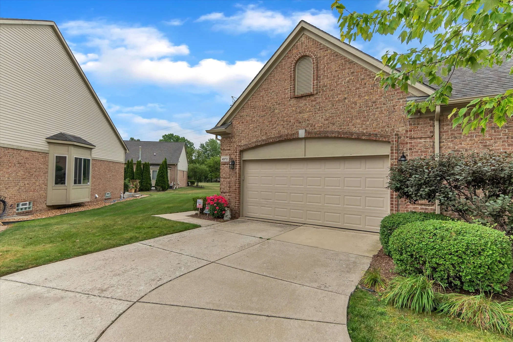 47-40712-Suffield-Dr-Lang-Estates-Real-Estate-Experts-48 (5).jpg