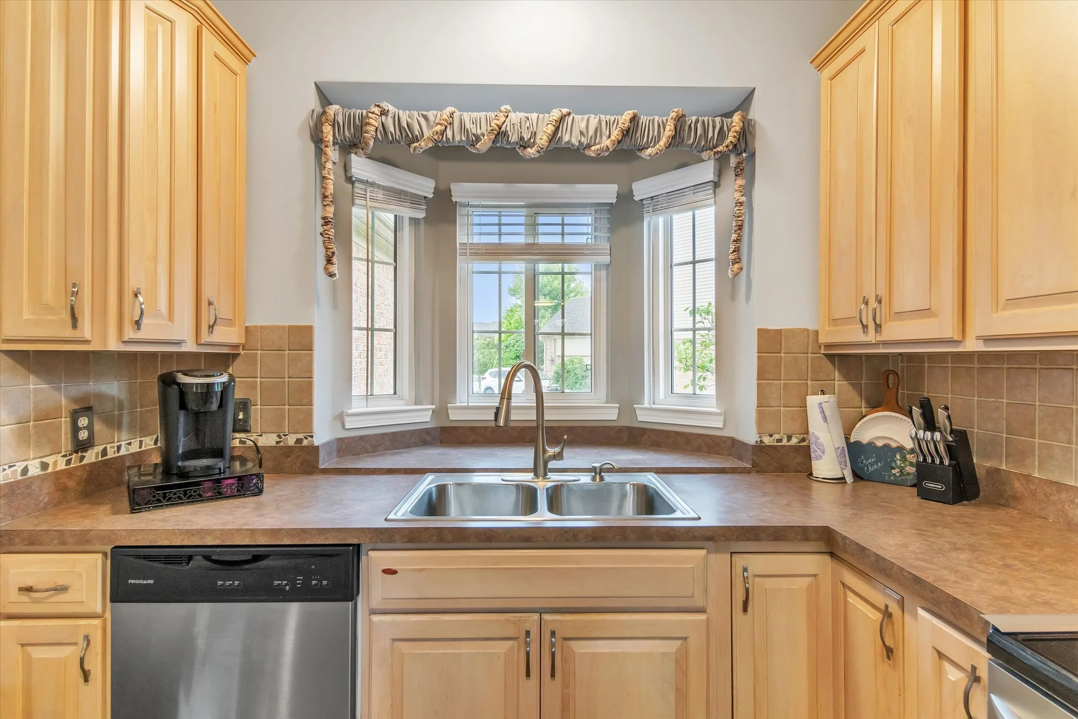 47-40712-Suffield-Dr-Lang-Estates-Real-Estate-Experts-48 (12).jpg