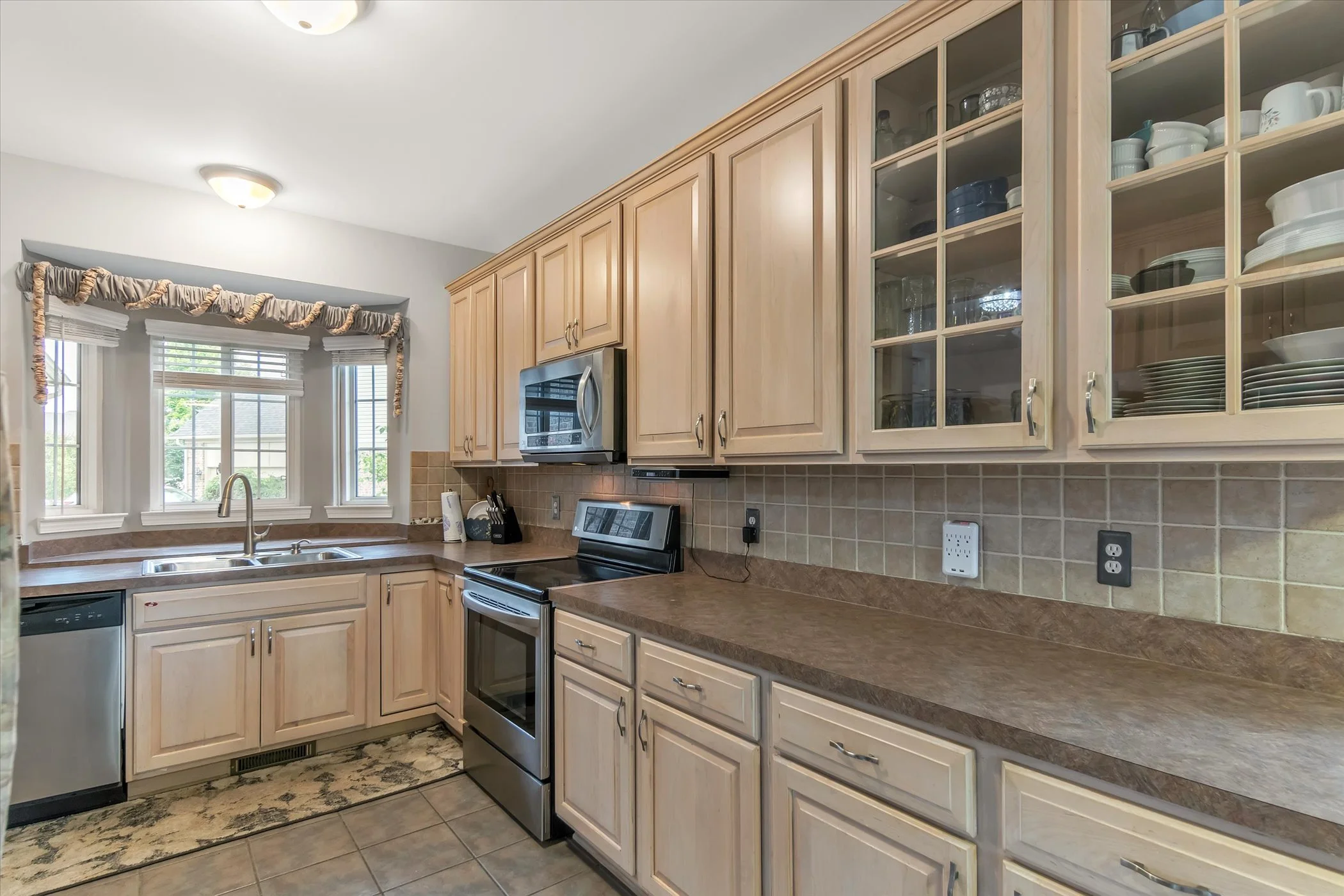 47-40712-Suffield-Dr-Lang-Estates-Real-Estate-Experts-48 (16).jpg