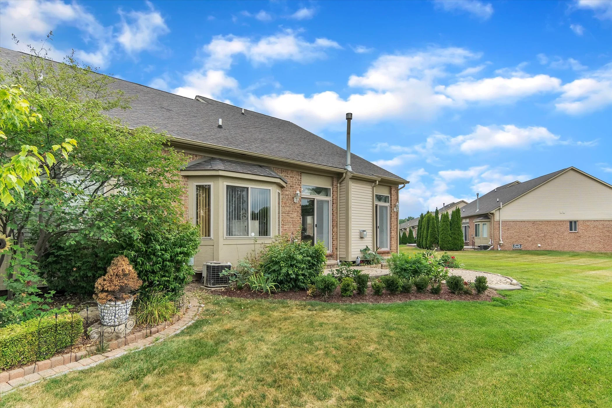 47-40712-Suffield-Dr-Lang-Estates-Real-Estate-Experts-48 (45).jpg