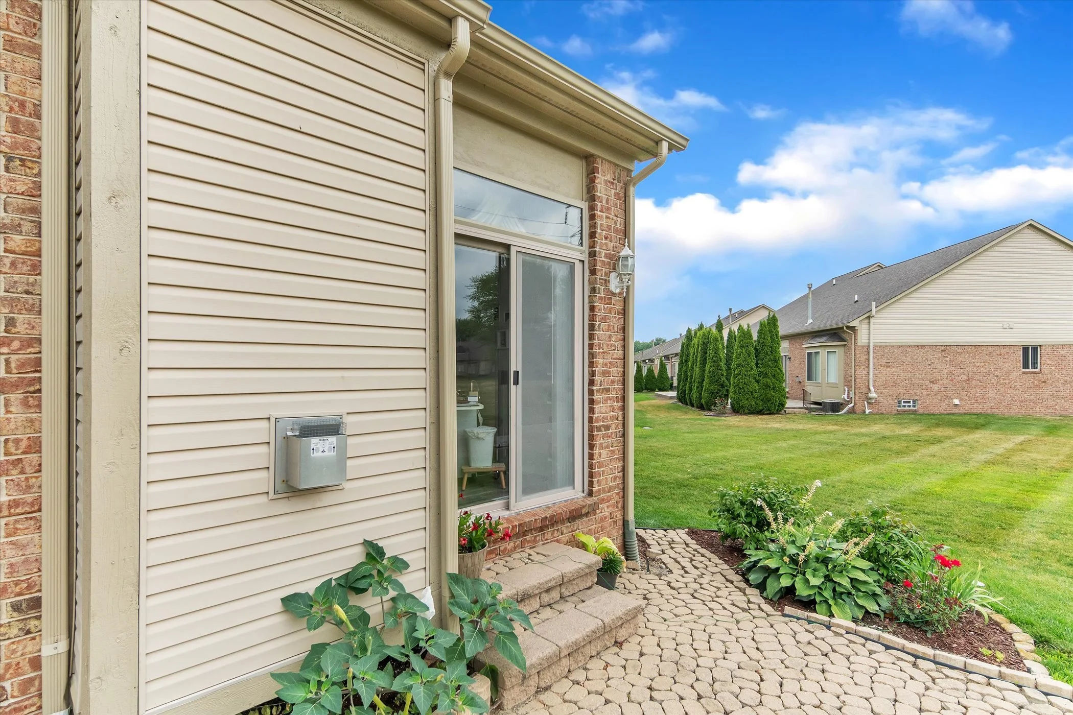 47-40712-Suffield-Dr-Lang-Estates-Real-Estate-Experts-48 (48).jpg