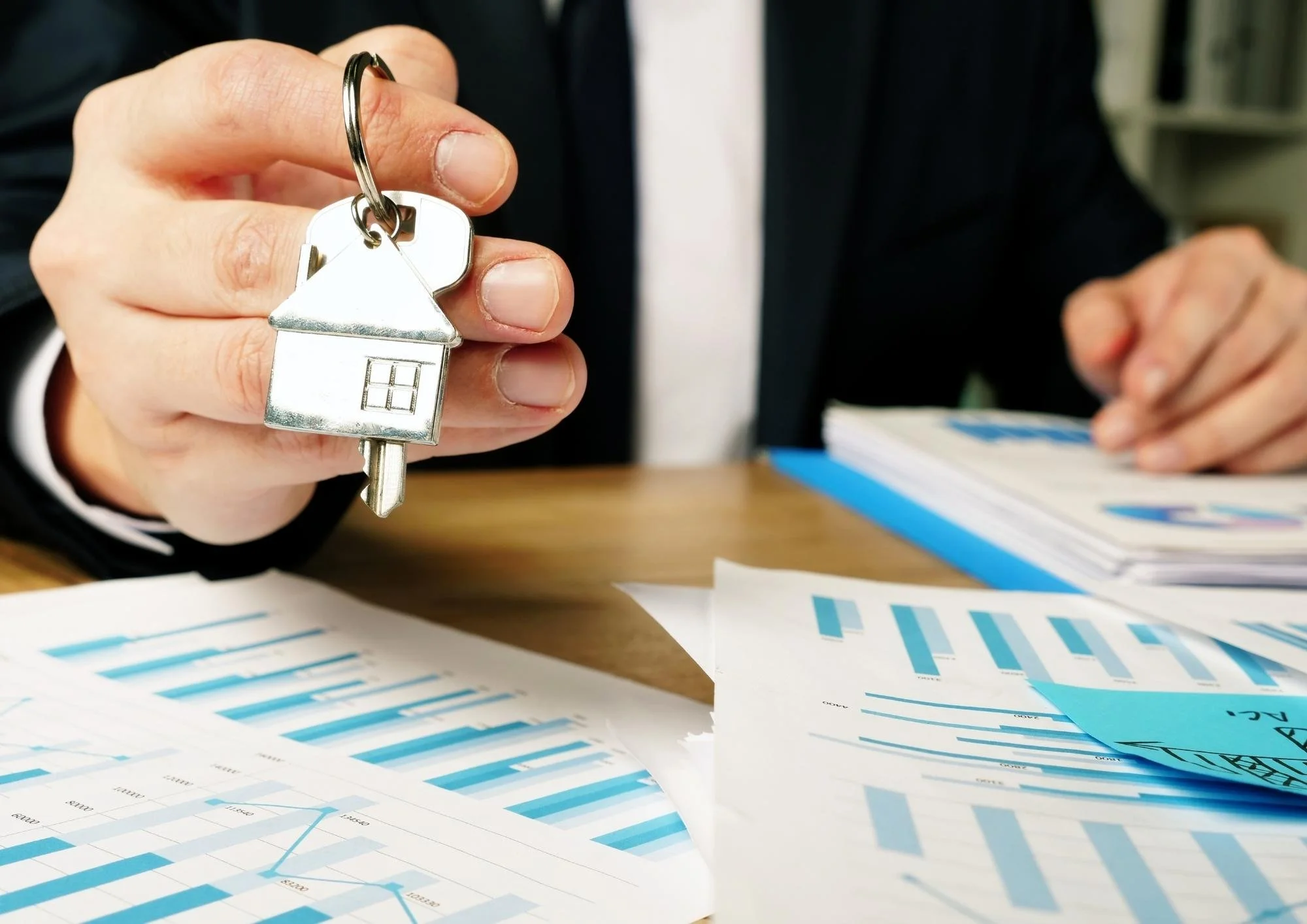 How Top Agents Help Buyers Win in Multiple-Offer Markets