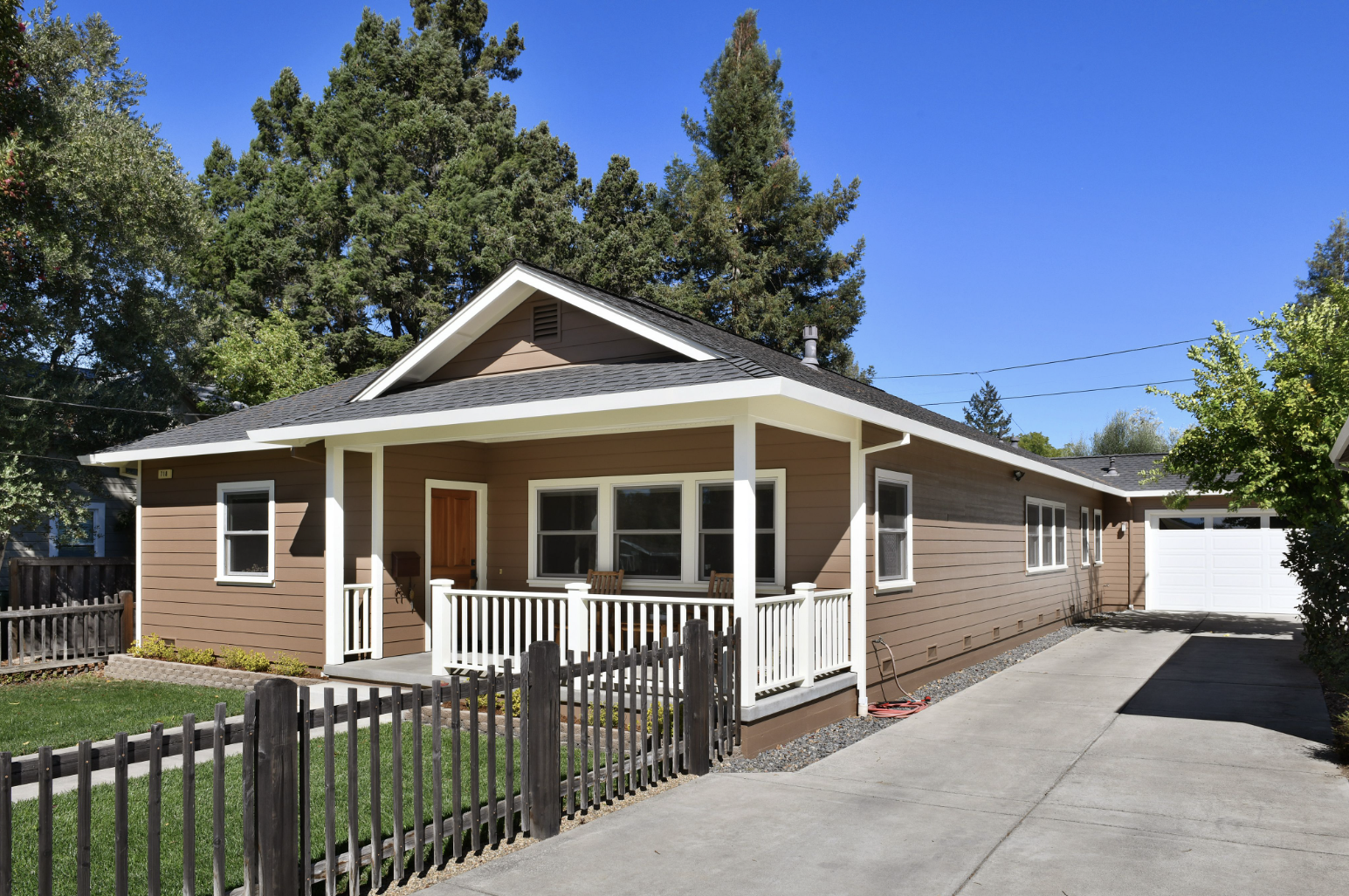 718 CENTER ST