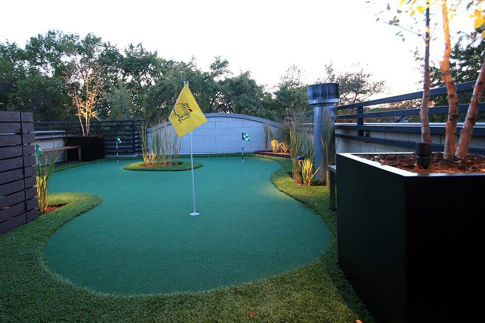 Roof Top Putting Green in Chicago