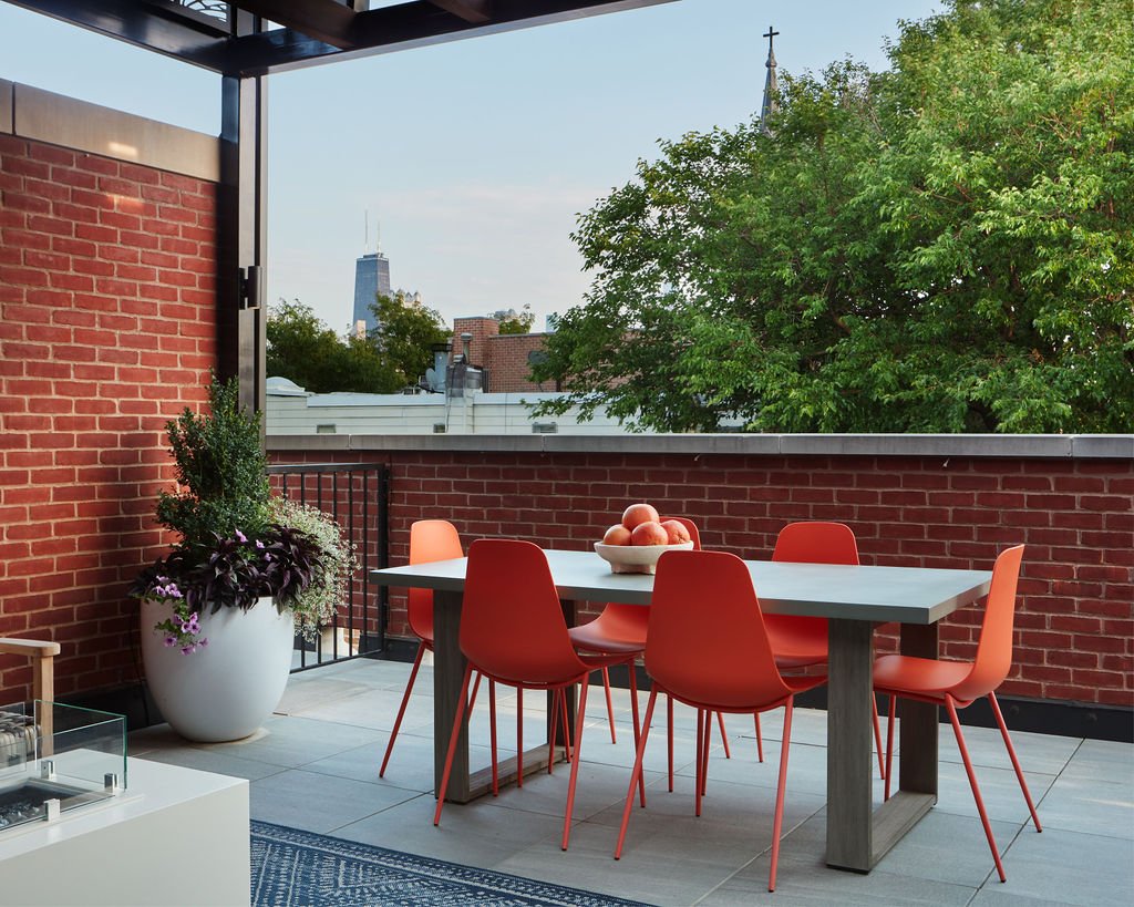 Outdoor Dining Space in Chicago