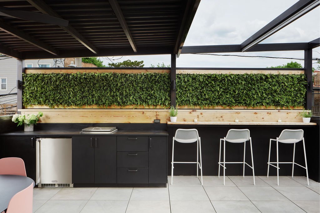 Cedar Privacy Screens with Greenery by Rooftopia, located in Chicago