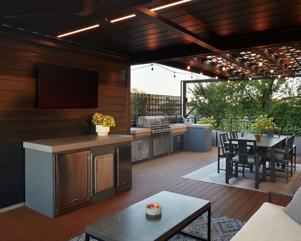 Rooftopia-chicago-bucktown-rooftopdeck-rooftopdesign-custompergola-rensonpergola-outdoorlighting-outdoorkitchen-outdoorplanters-privacyscreens-outdoorheaters (4).jpg