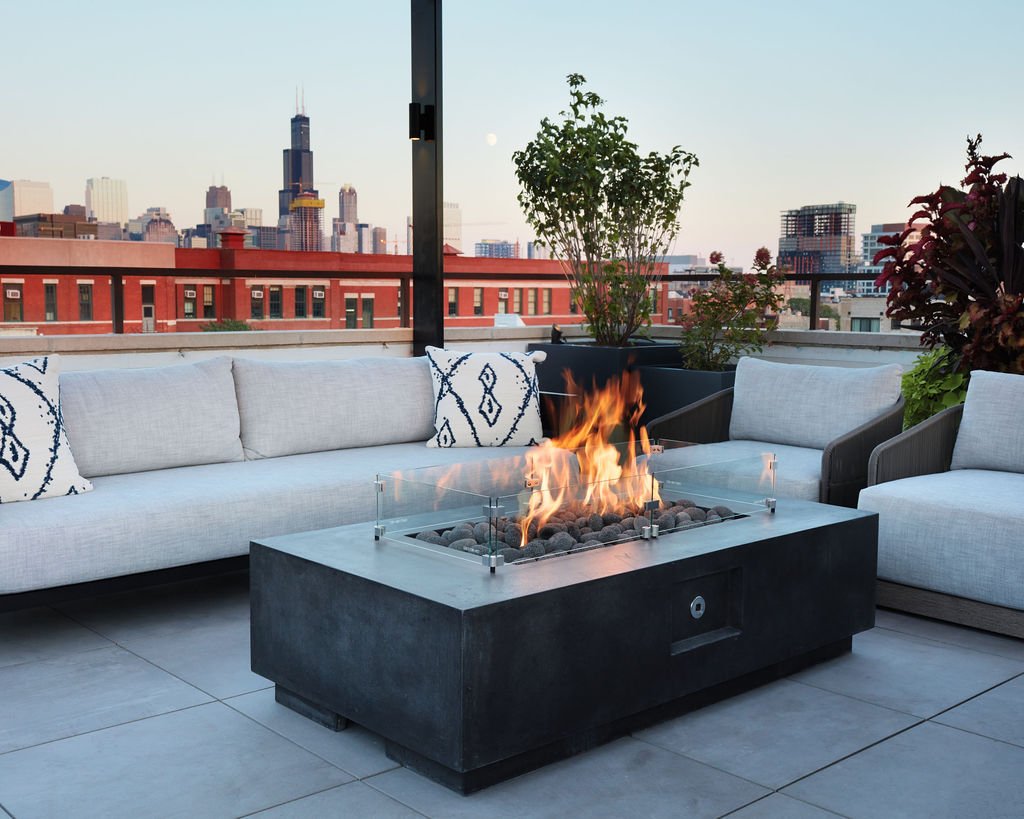 Rooftopia-chicago-westtownrooftopdeck-outdoordesign-pergola-customoutdoorkitchen-outdoorlighting-outdoorplanters-outdoorfurniture-rooftopdesign (8).jpg