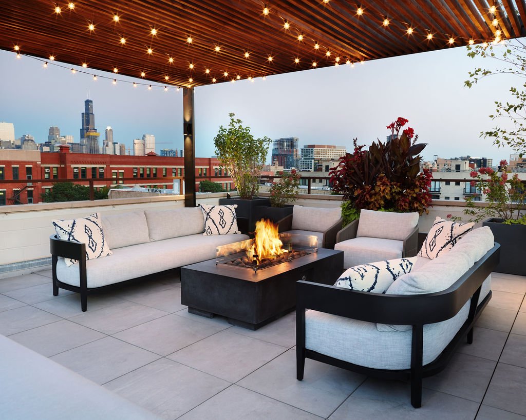 Rooftopia-chicago-westtownrooftopdeck-outdoordesign-pergola-customoutdoorkitchen-outdoorlighting-outdoorplanters-outdoorfurniture-rooftopdesign (10).jpg