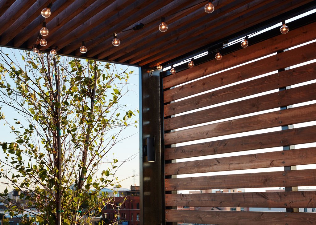 Rooftopia-chicago-westtownrooftopdeck-outdoordesign-pergola-customoutdoorkitchen-outdoorlighting-outdoorplanters-outdoorfurniture-rooftopdesign (12).jpg