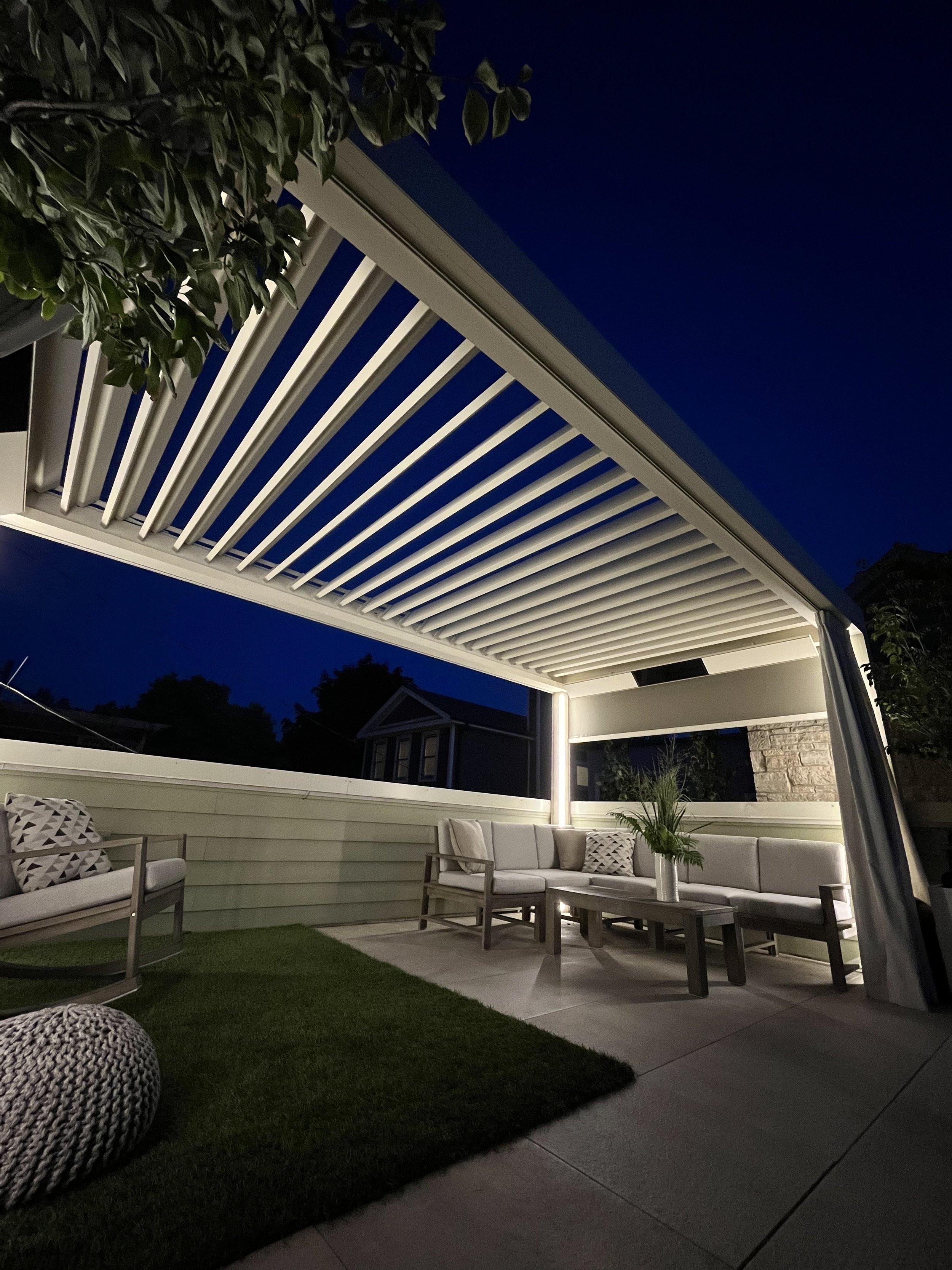 Rooftopia-chicago-lakeview-rooftop-deck-renson-louvered-pergola-luxury-outdoorliving.jpeg
