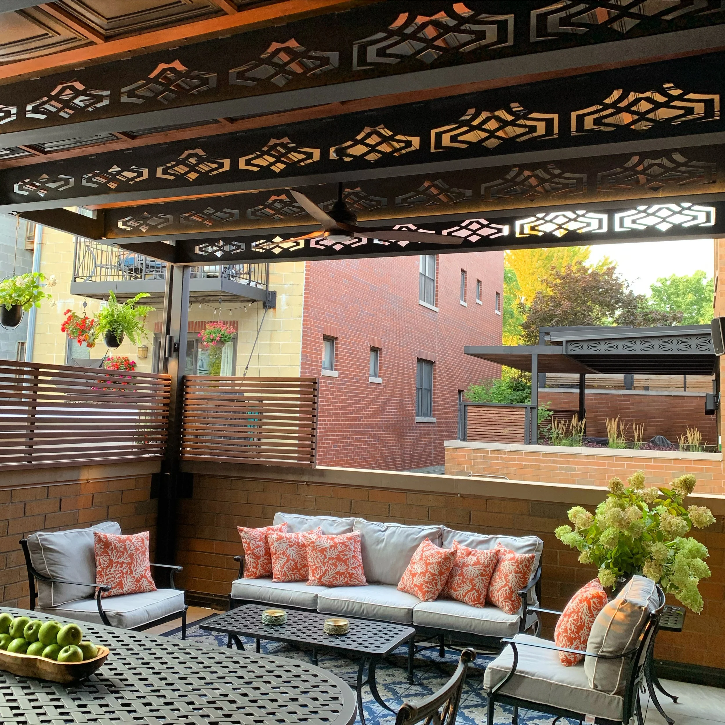 Rooftopia-chicago-rooftop-deck-pergola.jpg