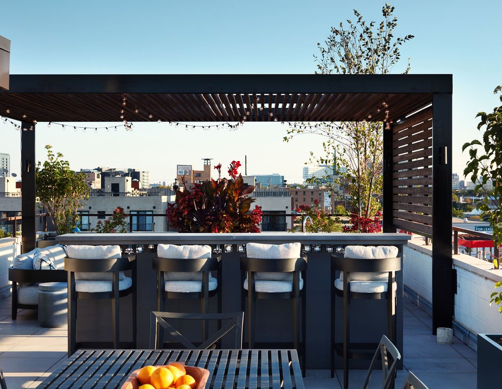 Rooftopia-chicago-westtownrooftopdeck-outdoordesign-pergola-customoutdoorkitchen-outdoorlighting-outdoorplanters-outdoorfurniture-rooftopdesign (3).jpg