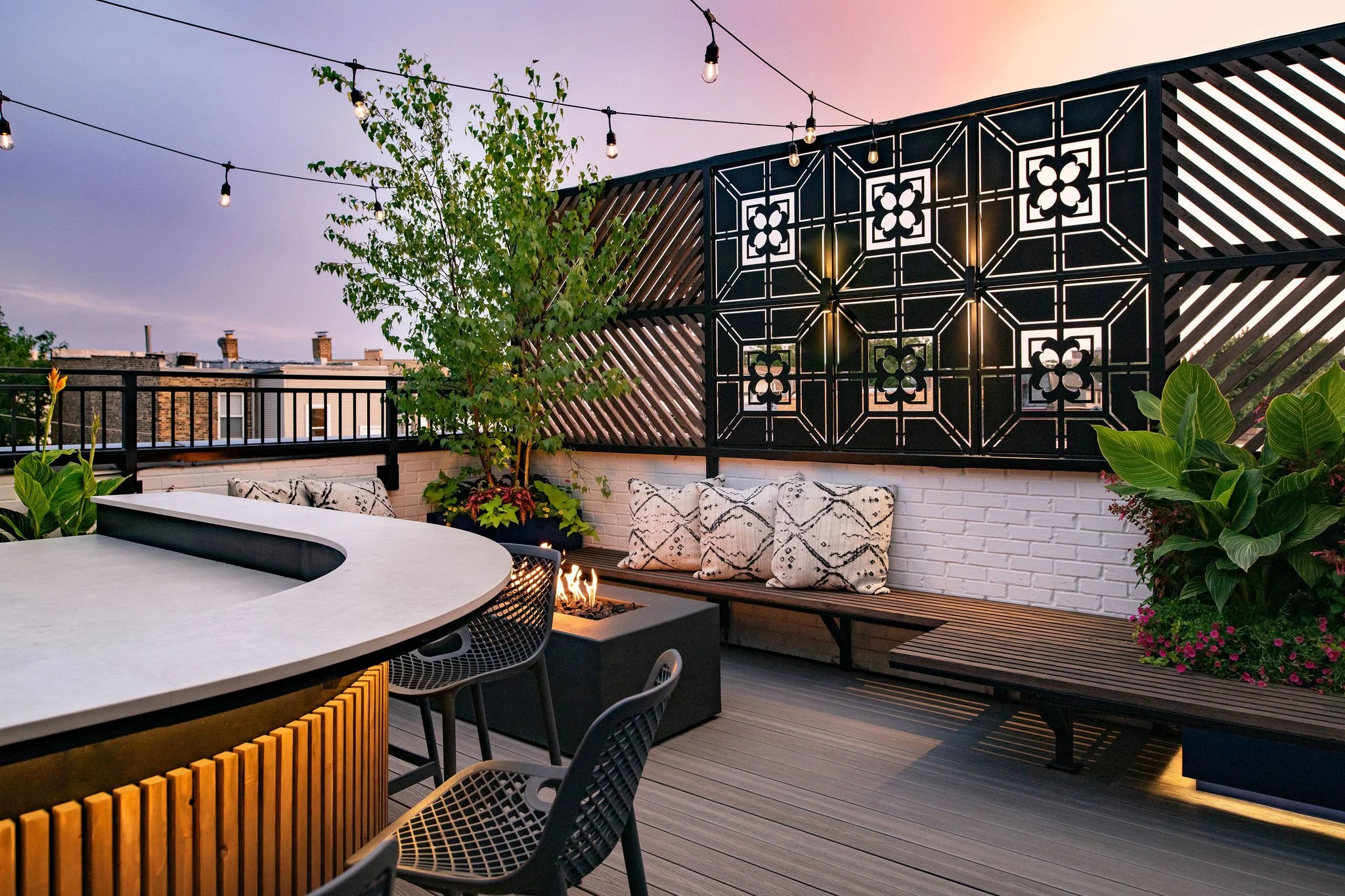 Rooftop privacy screens in modern slatted wood design