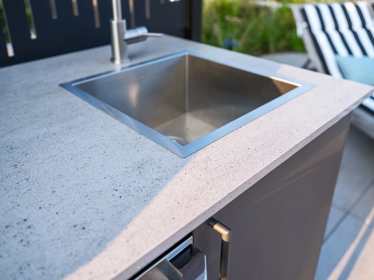 Rooftopia-wrigleyville-outdoor-rooftop-deck-kitchen-sink.jpeg
