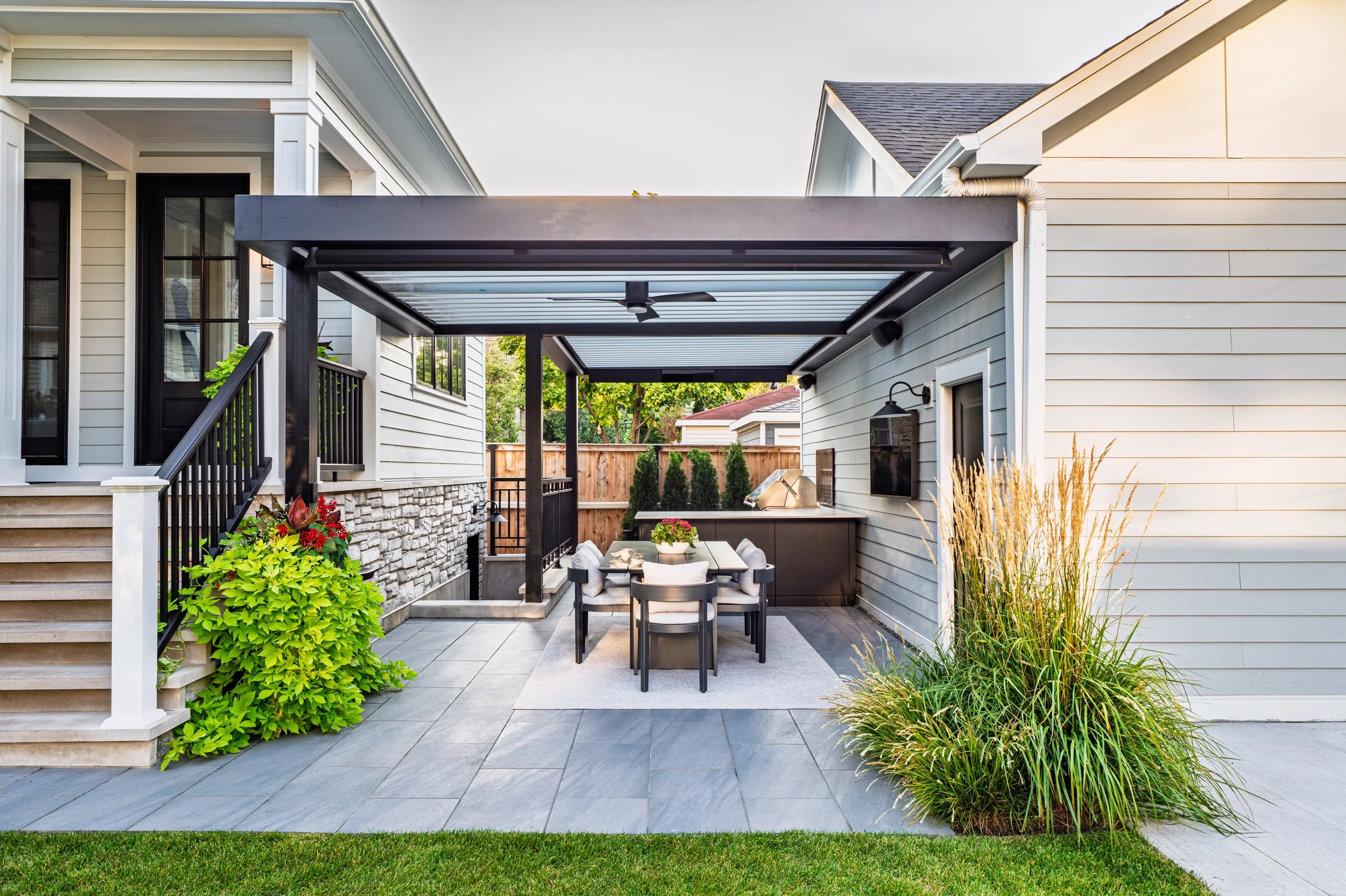 Rooftopia-north-center-renson-pergola-patio-kitchen-dining.jpg