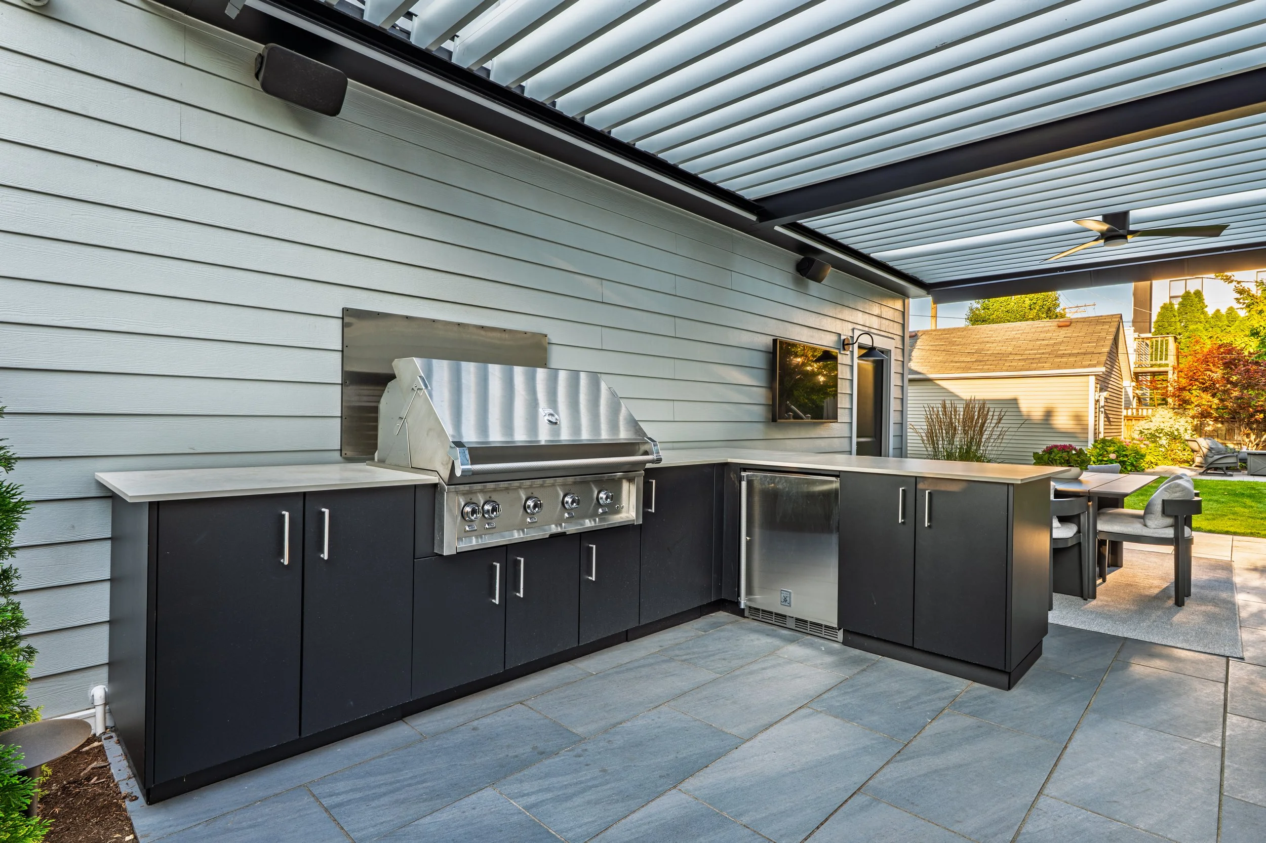 Rooftopia-north-center-outdoor-kitchen-patio.jpg