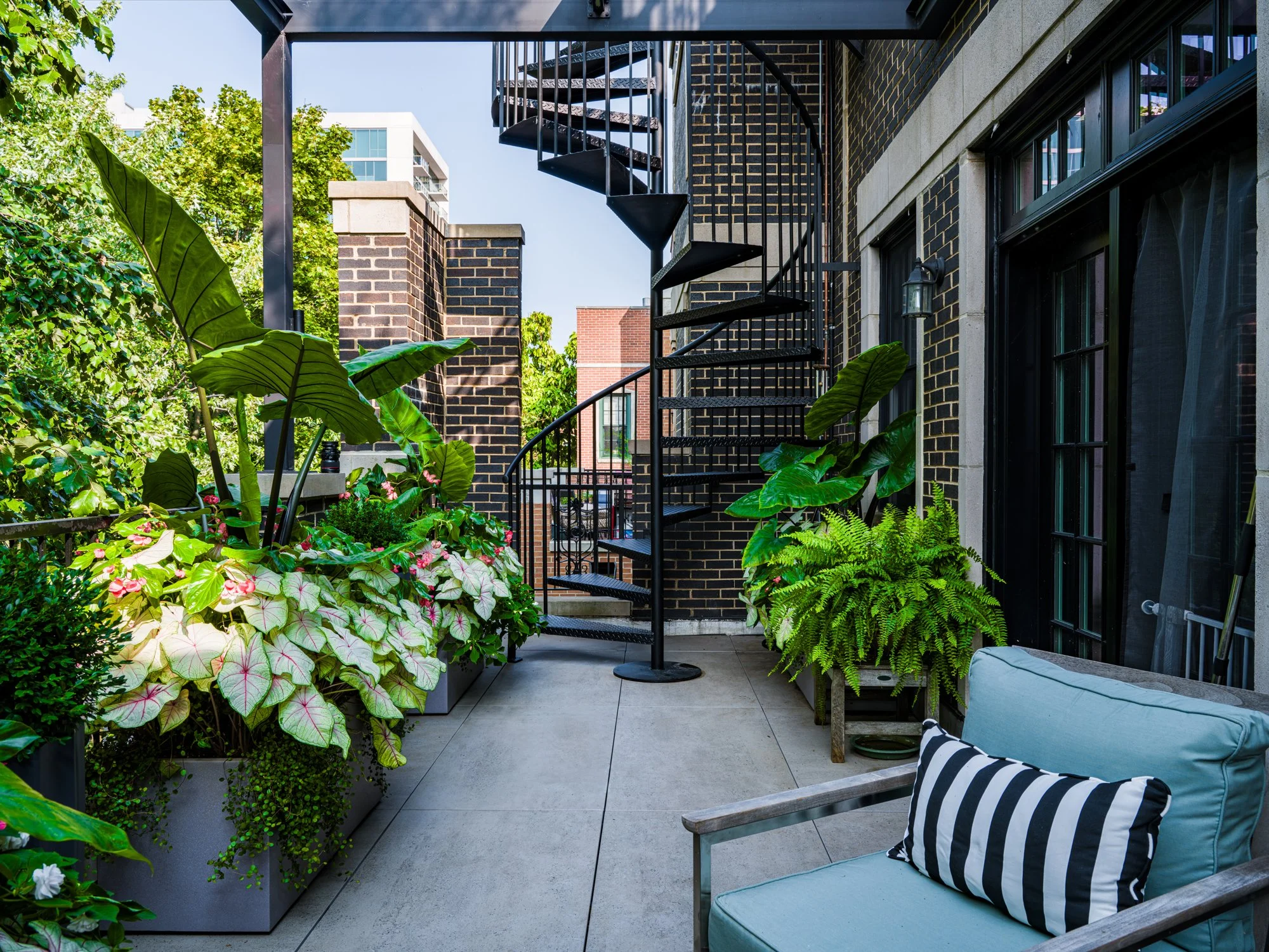 Rooftopia-carousel1-wrigleyville-balcony-garden.jpg