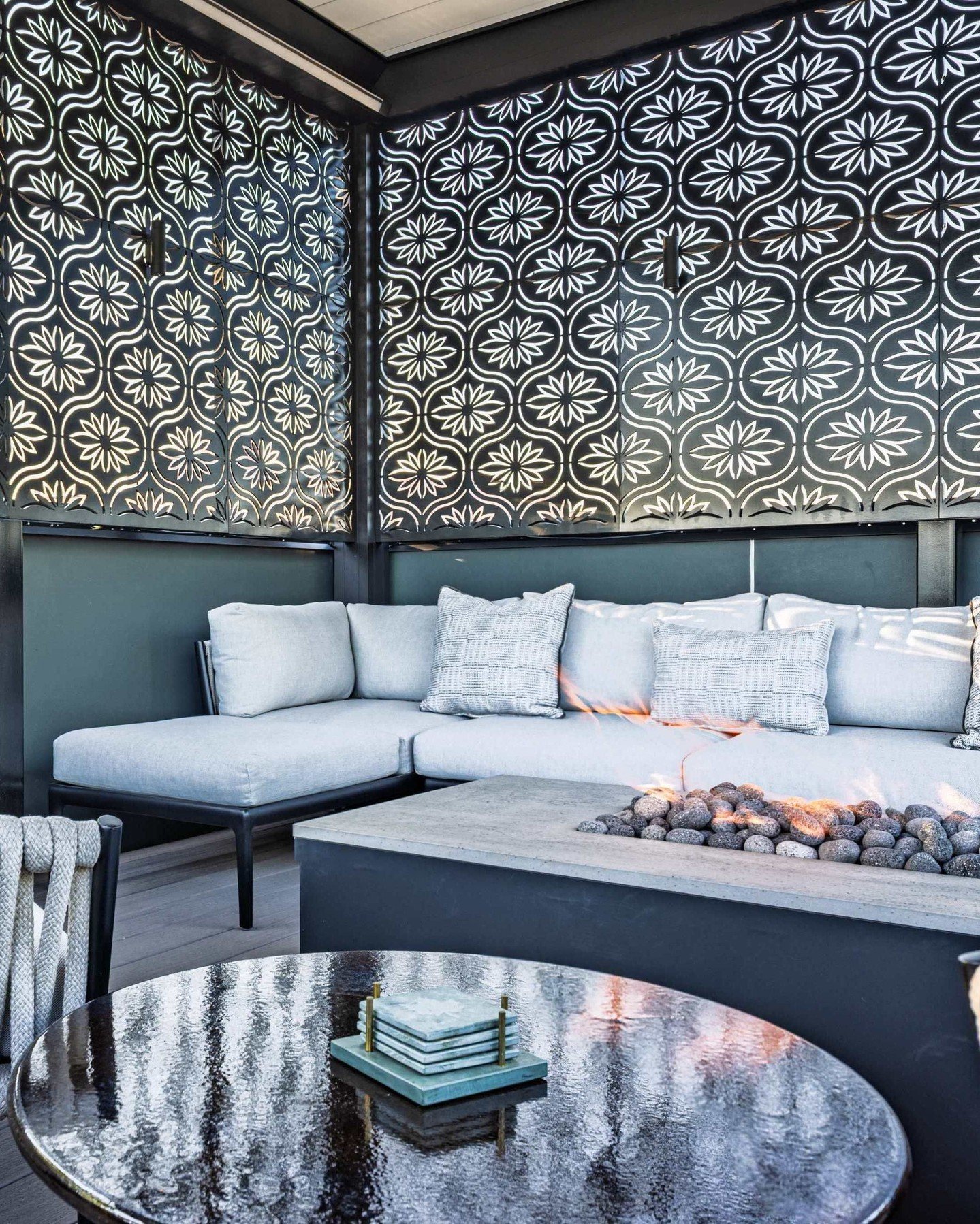 Revisiting this custom screen pattern for inspiration. Nice a cozy!