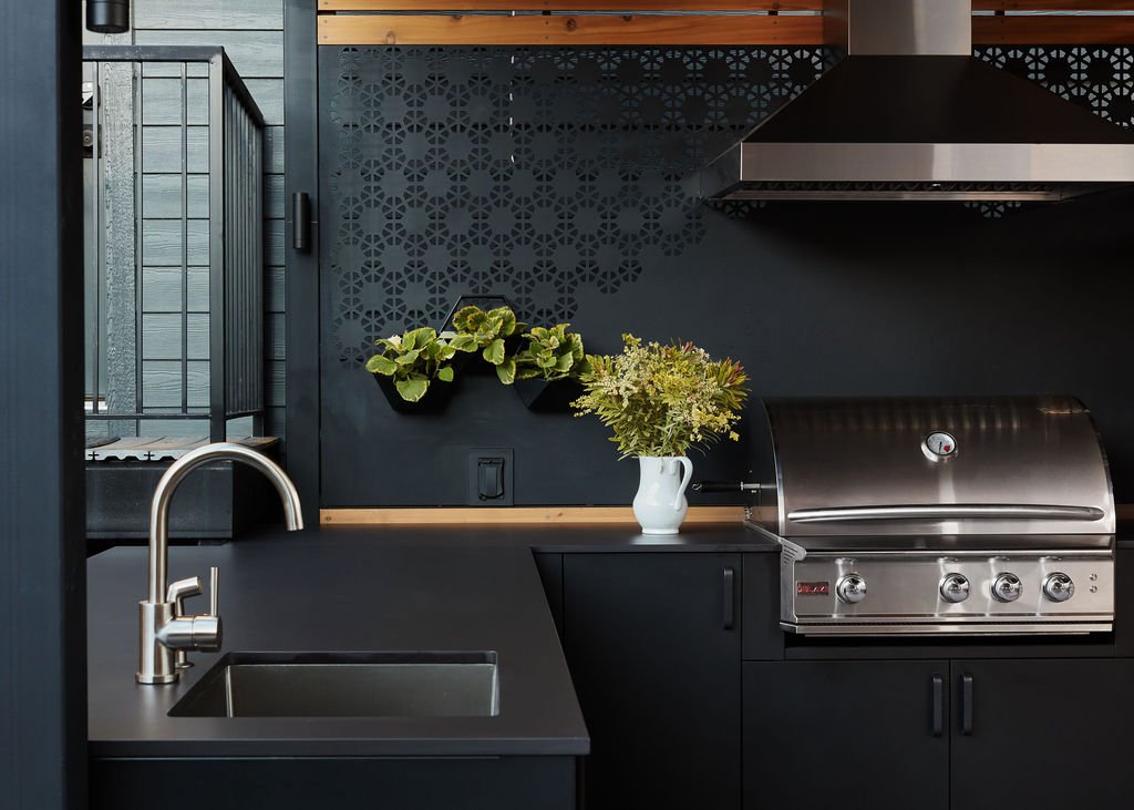 Rooftopia-chicago-logansquare-backyard-dining-outdoor-kitchen.jpg