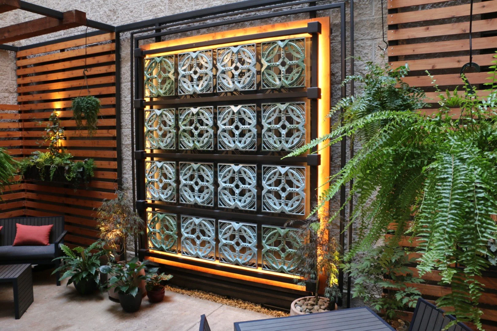 Rooftopia-Chicago-customwall-screen-patio.jpg