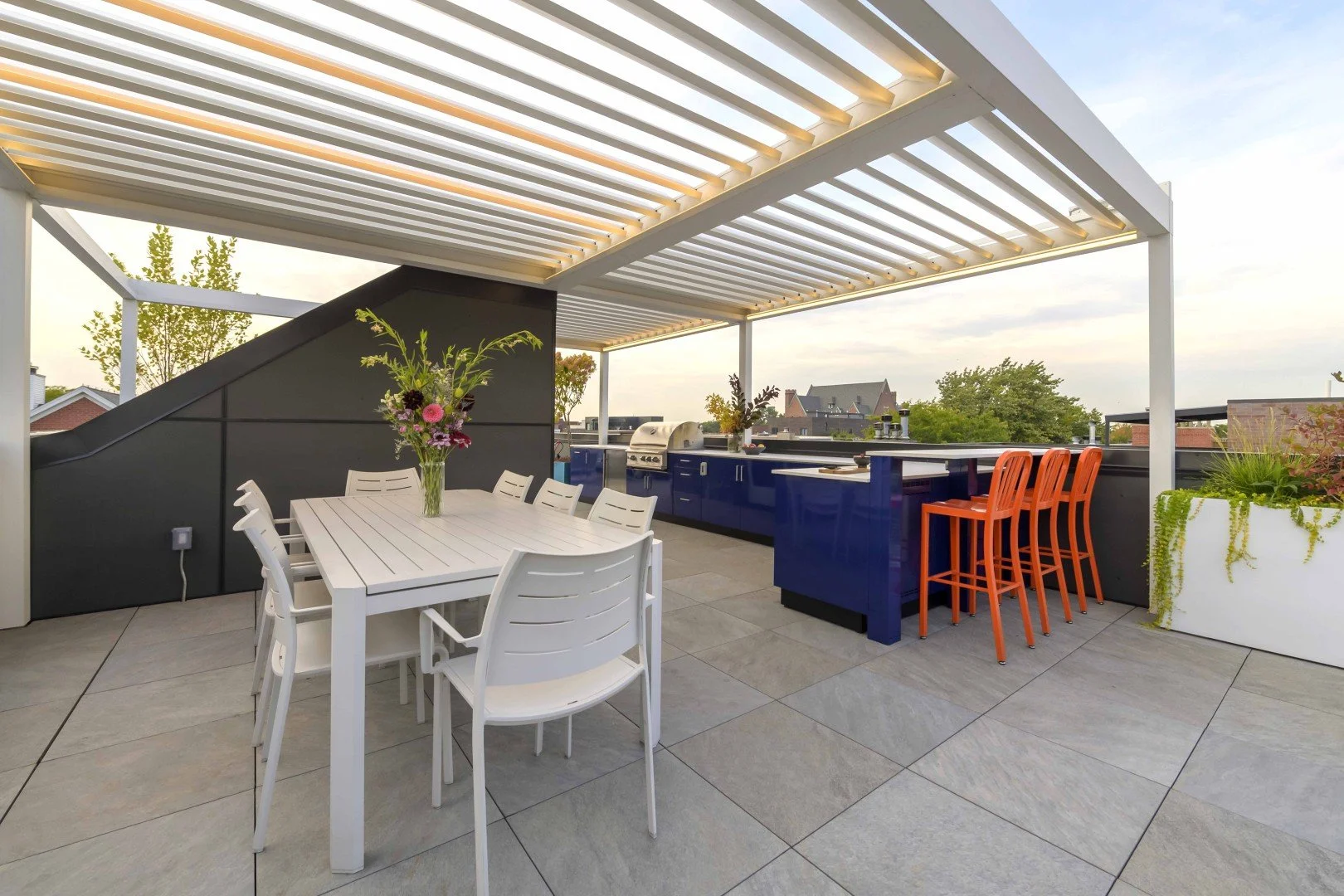 Rooftopia-rooftop-deck-lakeview-chicago-kitchen-dining-renson-pergola (2).jpg