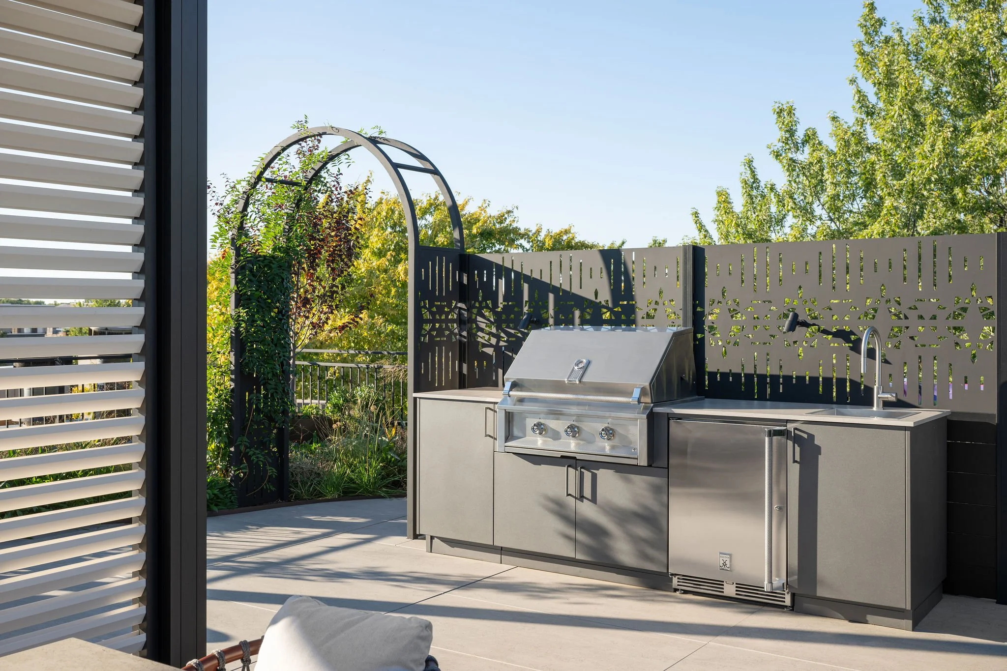 Rooftopia-chicago-outdoor-kitchen-hestan-outdoorappliances-rooftop-deck-outdoor-dining-.jpg