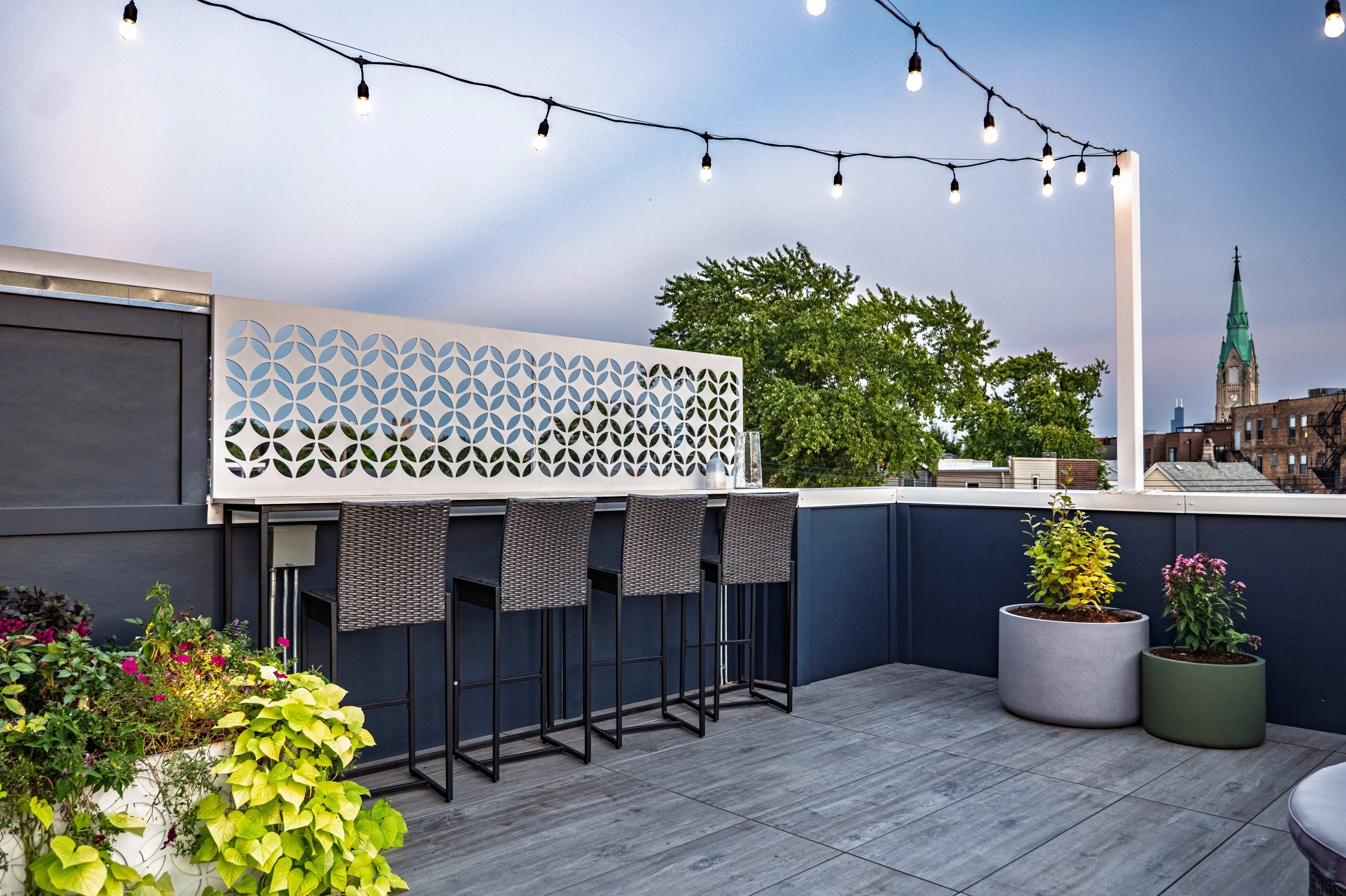 Rooftopia-cafe-lighting-outdoor-rooftop-privacy-screen-planters-bar-chicago.jpg
