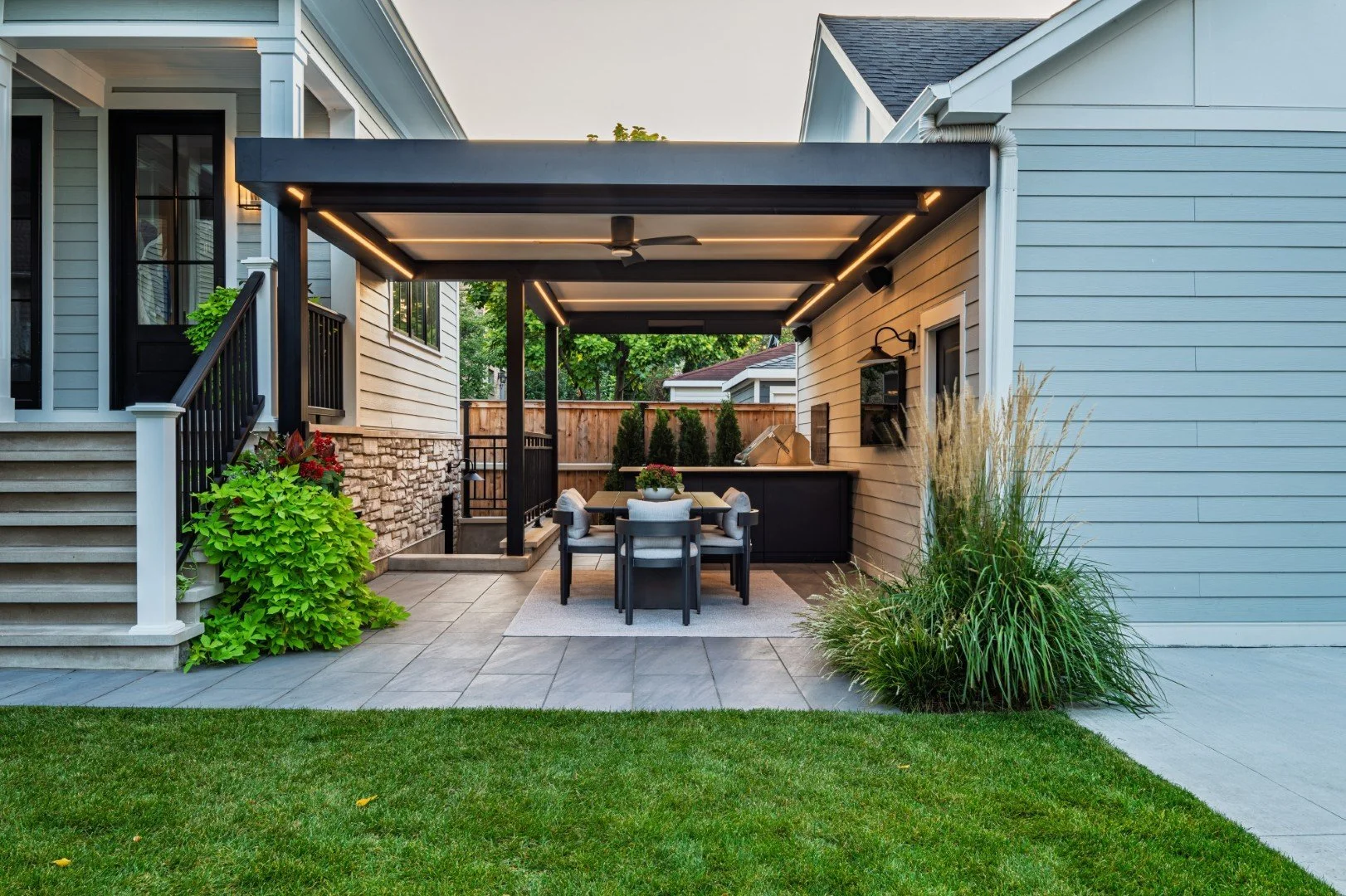 rooftopia-carousel7-backyard-patio-northcenter-outdoorlighting-6a1a0ec5489ef.jpg
