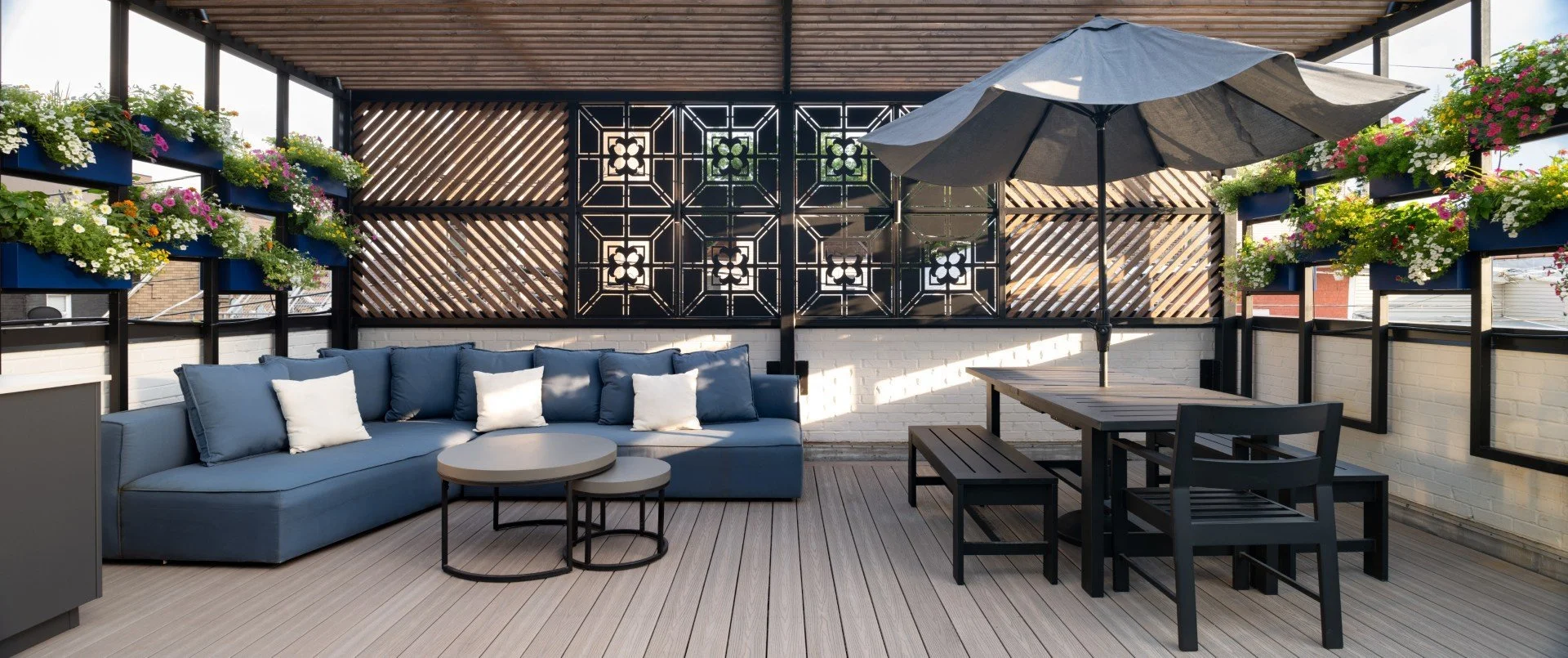 rooftopia-carousel4-bucktown-chicago-rooftop-deck-pergola-6a1a0ec4c9ad9.jpg