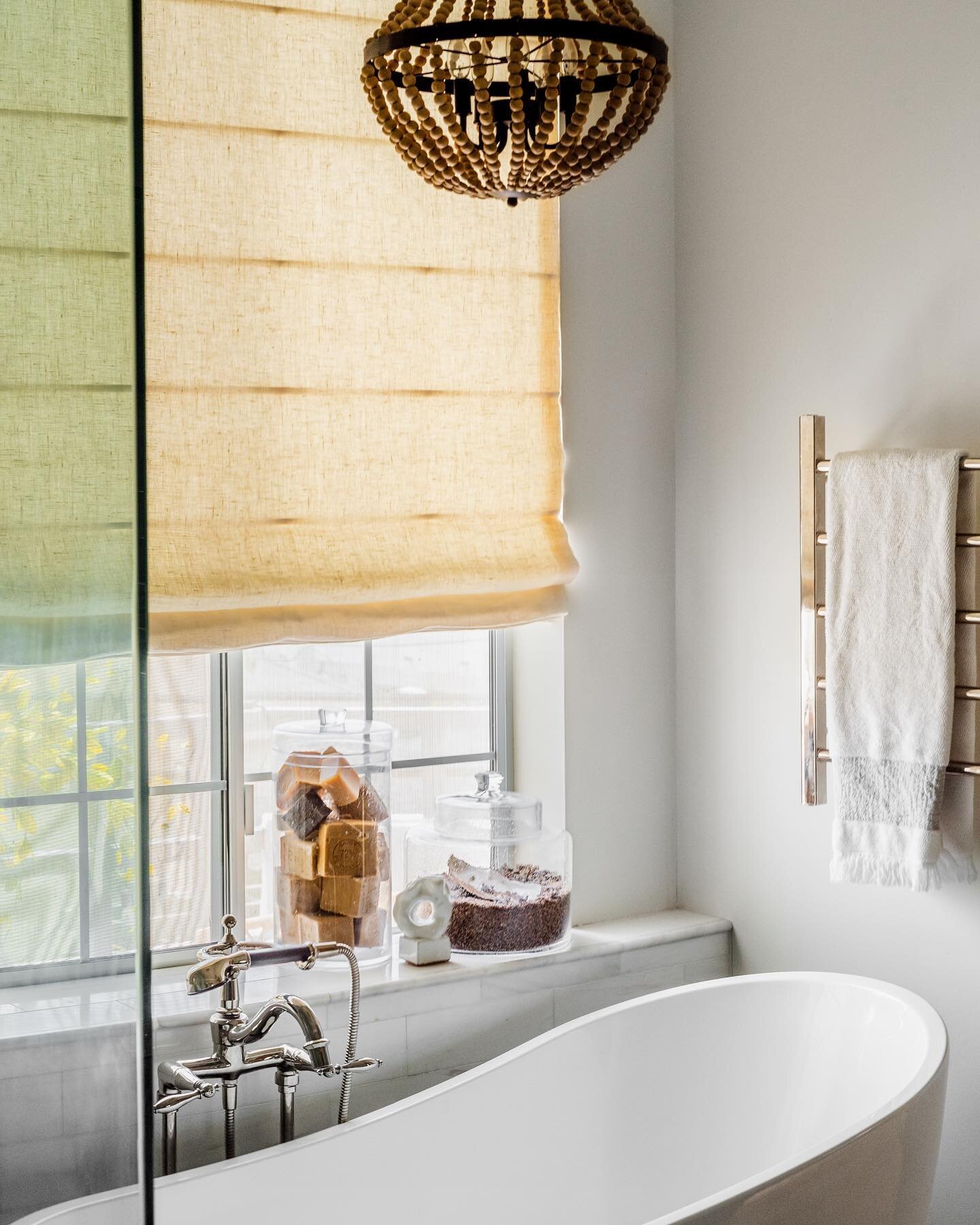 Helloooo Sunday! Time for a bath and a little r&amp;r. We have to admit that we love a fancy show-stopping bathroom design, but sometimes a soaking tub and neutral color palette is all ya need. #StanfordHouse