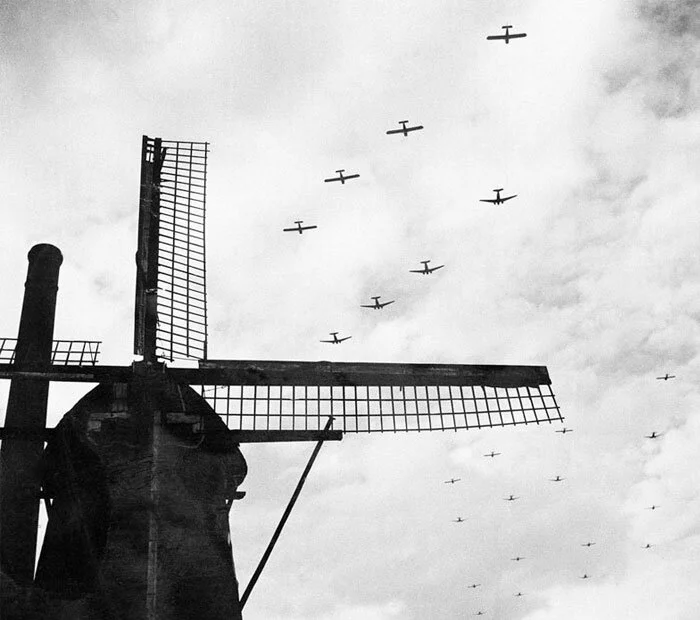 A dramatic photo taken by a Dutch AP photographer shows streams of American Dakotas towing gliders overhead Valkenswaard near Eindhoven during Operation MARKET GARDEN. Photo: AP