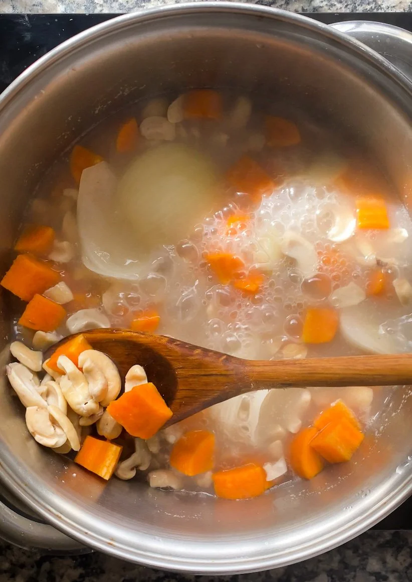 castanha, cenoura, cebola, alho cozidos
