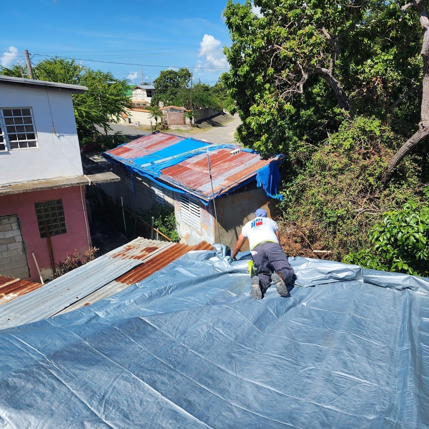 Thank you @JetBlue for getting our #highlyskilled volunteers to #PuertoRico to assess damaged homes and tarp/repair roofs of #firstresponders who are serving their communities and the homes of the community at large. We are grateful for all your supp